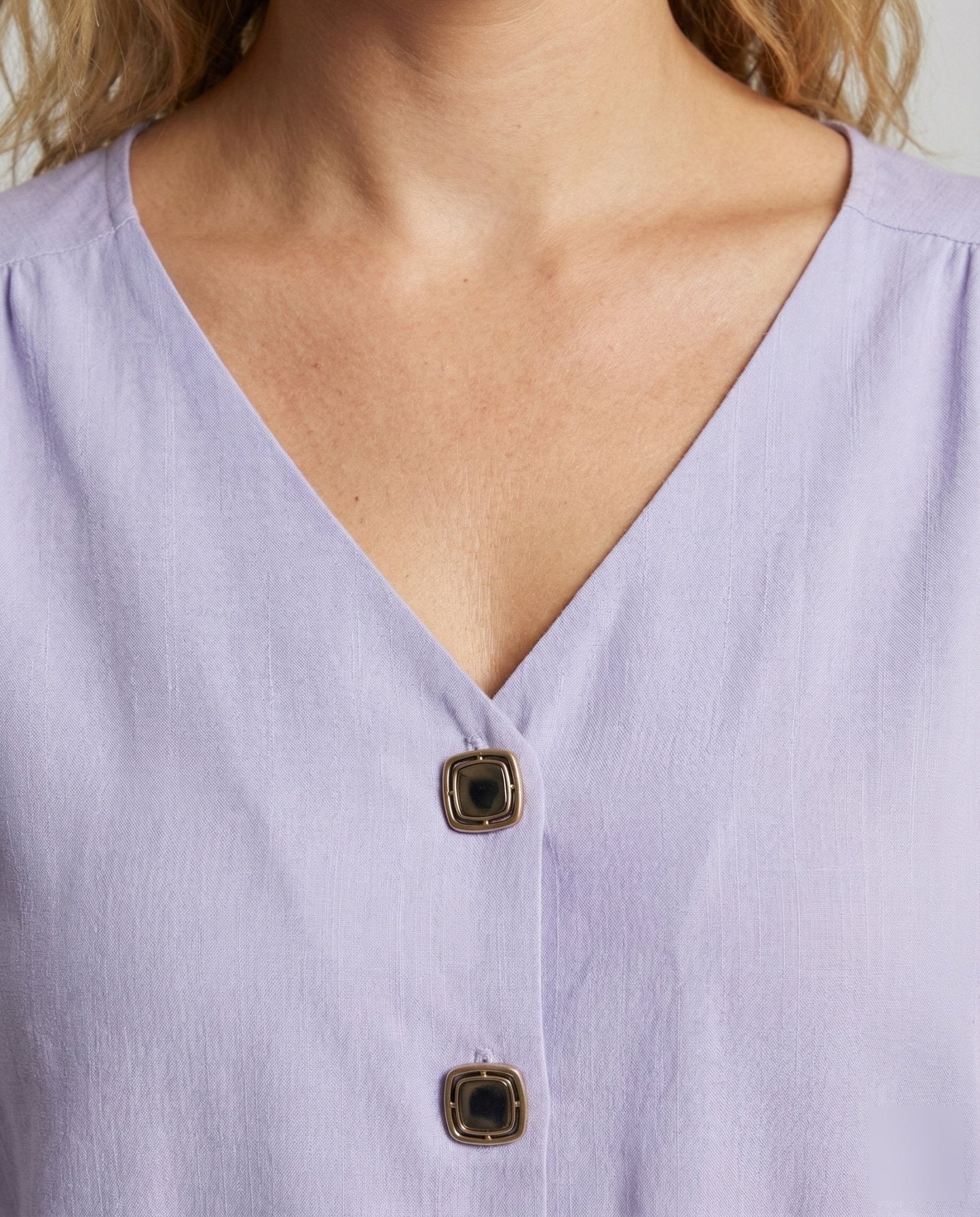 Ladies tailored short blouse with puff sleeves - Chichicherry