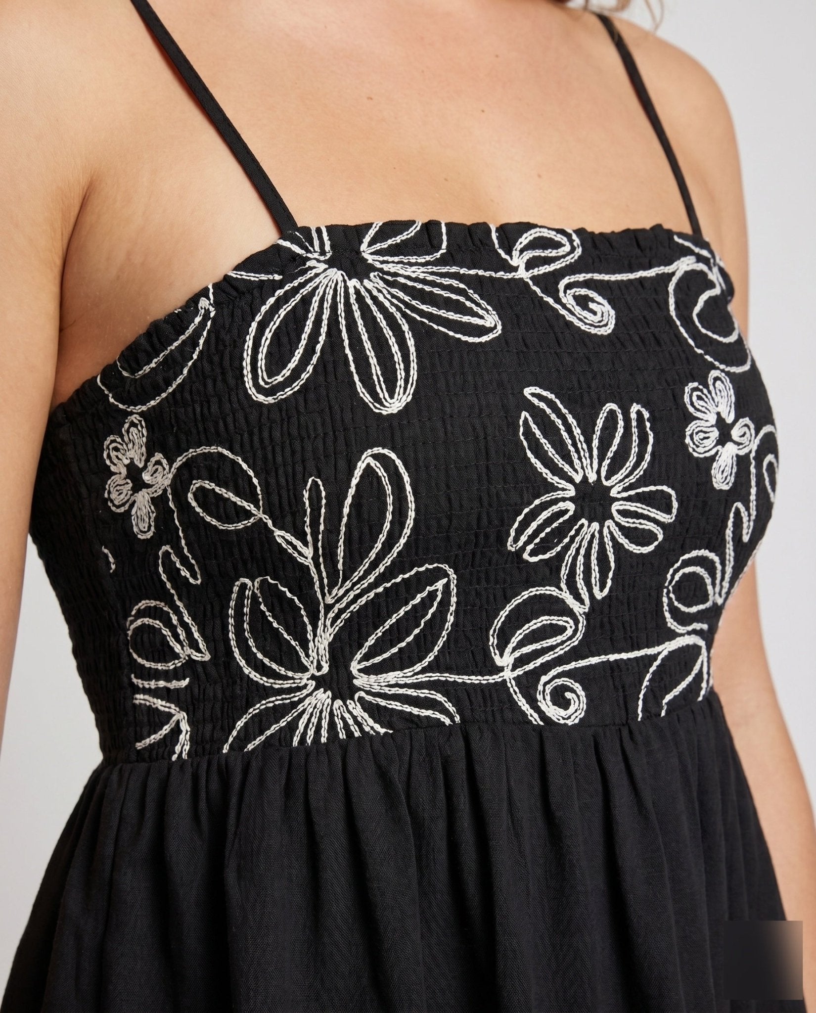 Ladies top with floral design and fitted cut - Chichicherry