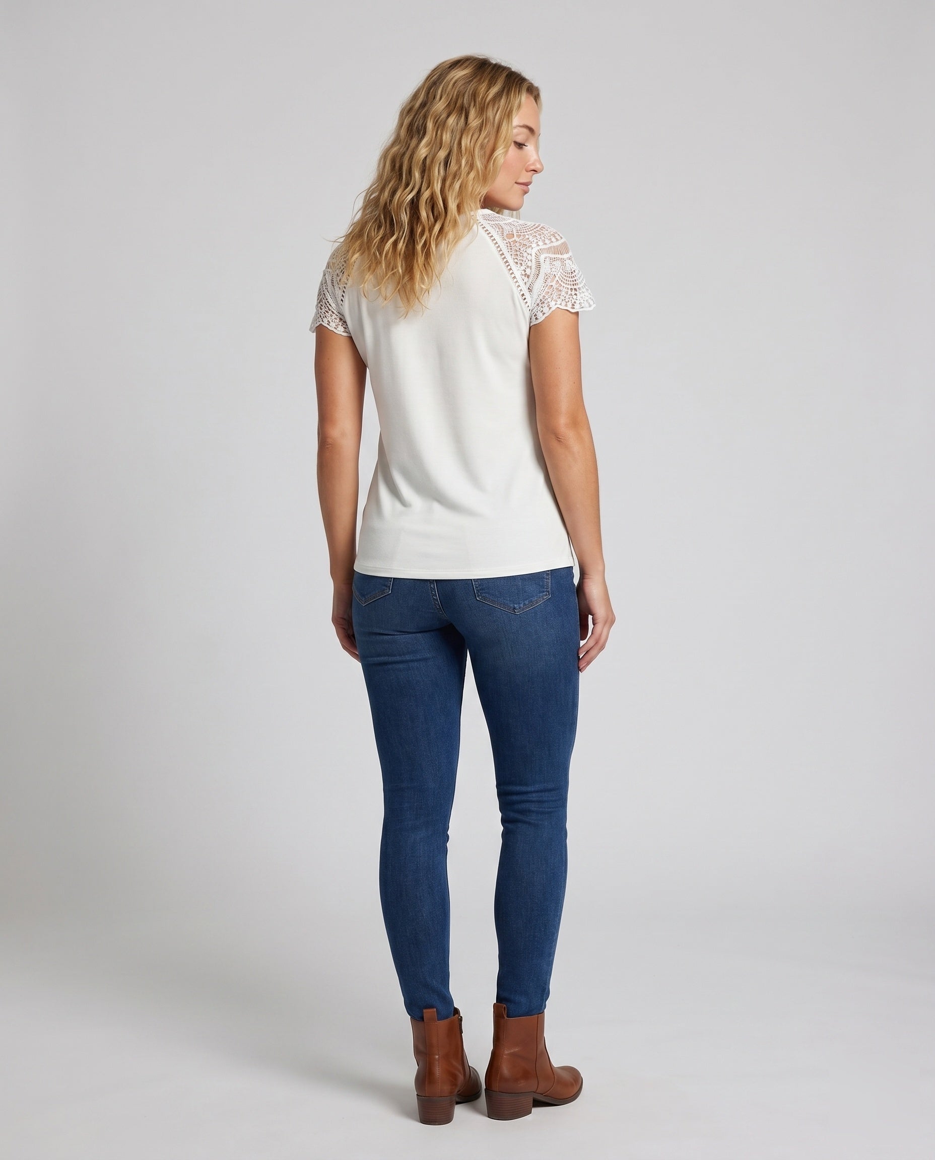 Product 15636299874634 - back_view