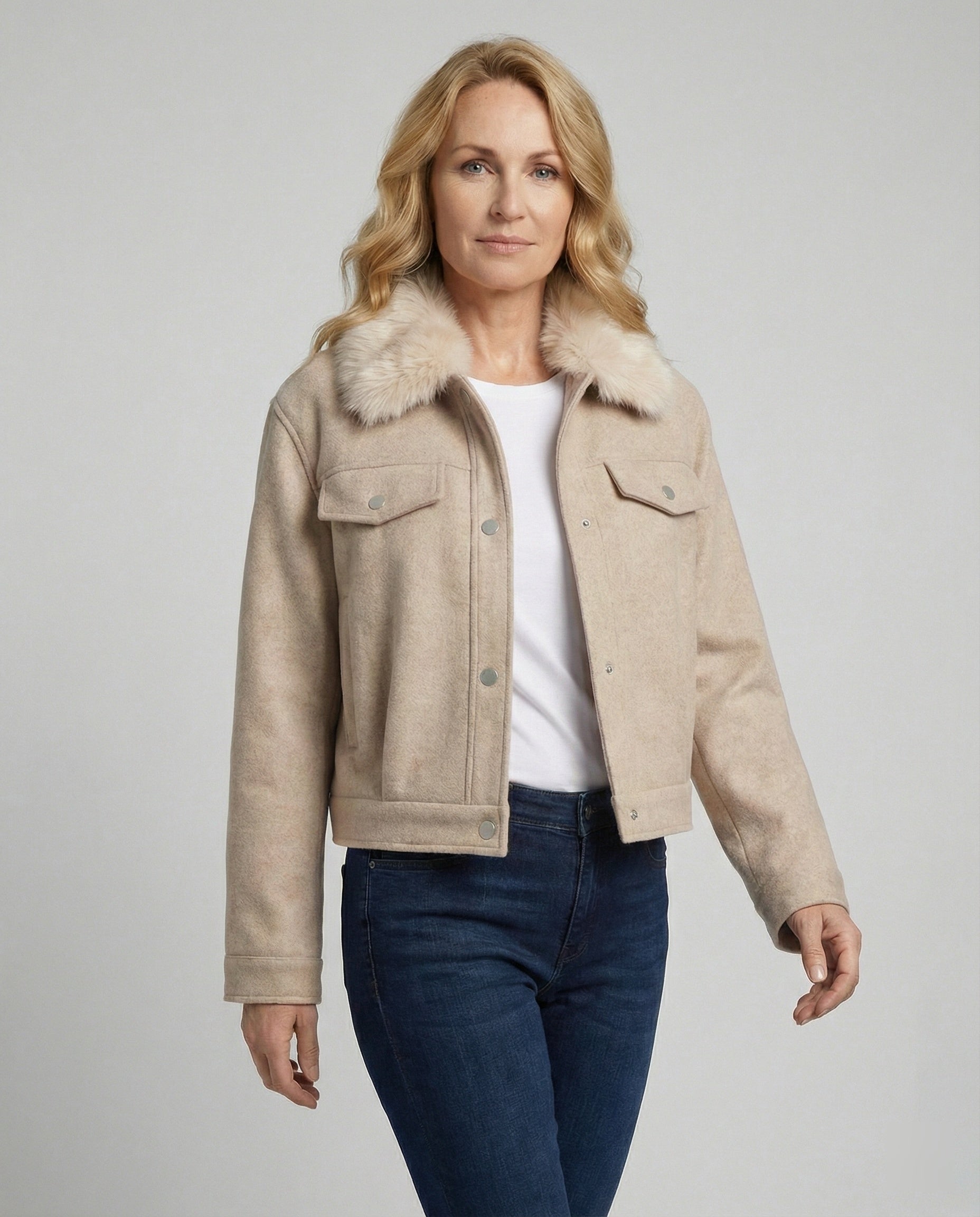 Women's wool jacket with faux fur collar
