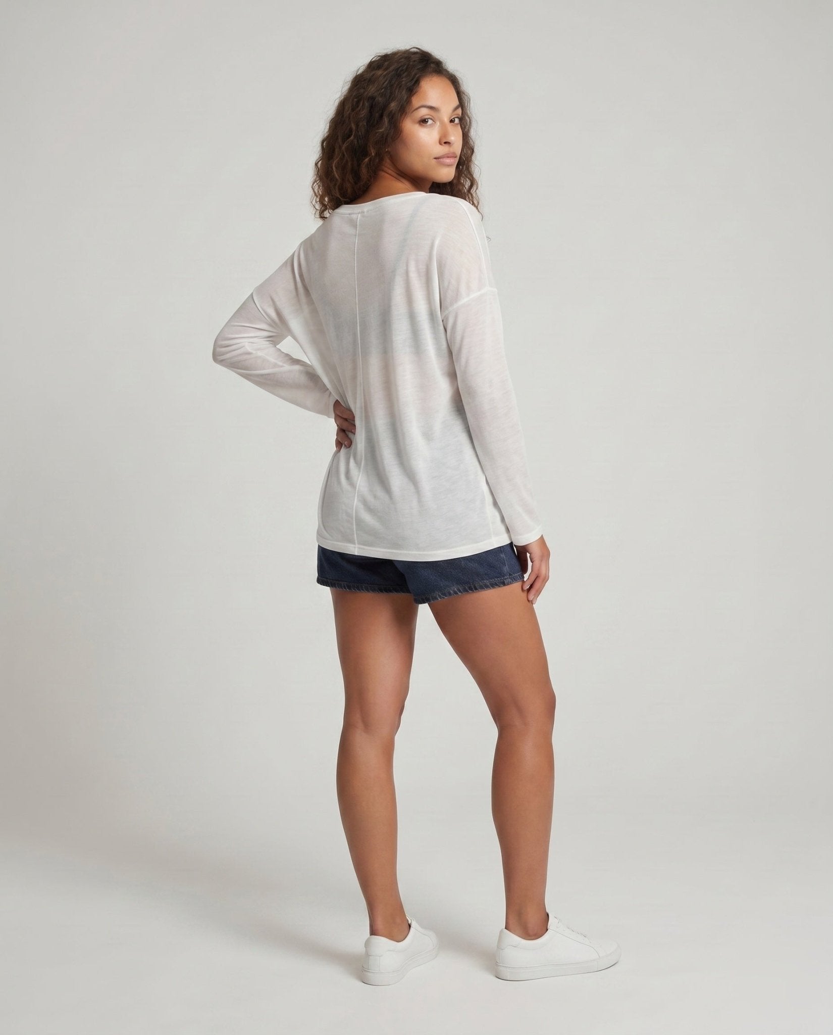 Women casual long sleeve t-shirt with transparent fabric and soft cut - Chichicherry