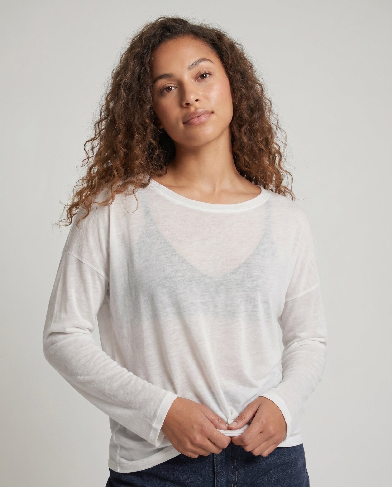 Women casual long sleeve t-shirt with transparent fabric and soft cut - Chichicherry