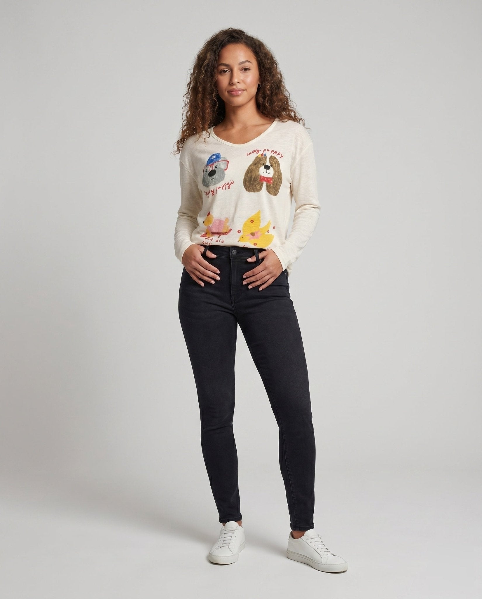 Women cozy sweatshirt with creative animal motifs - Chichicherry