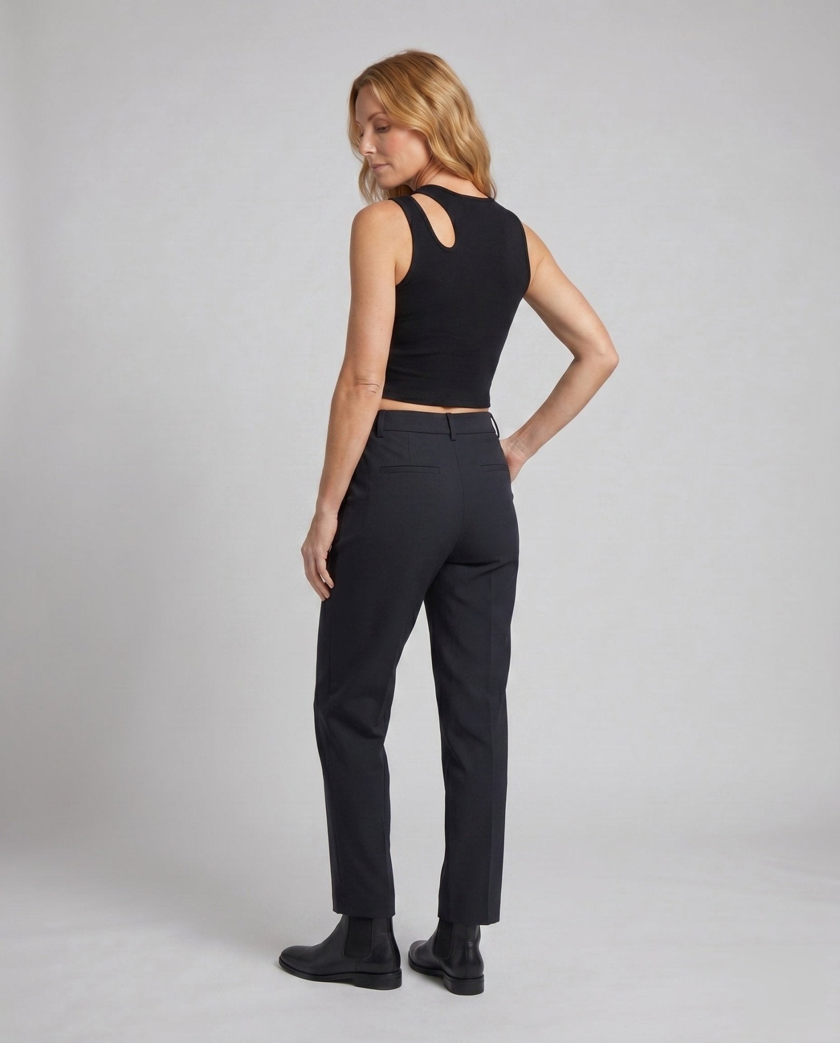Women cropped top with experimental cut - Chichicherry