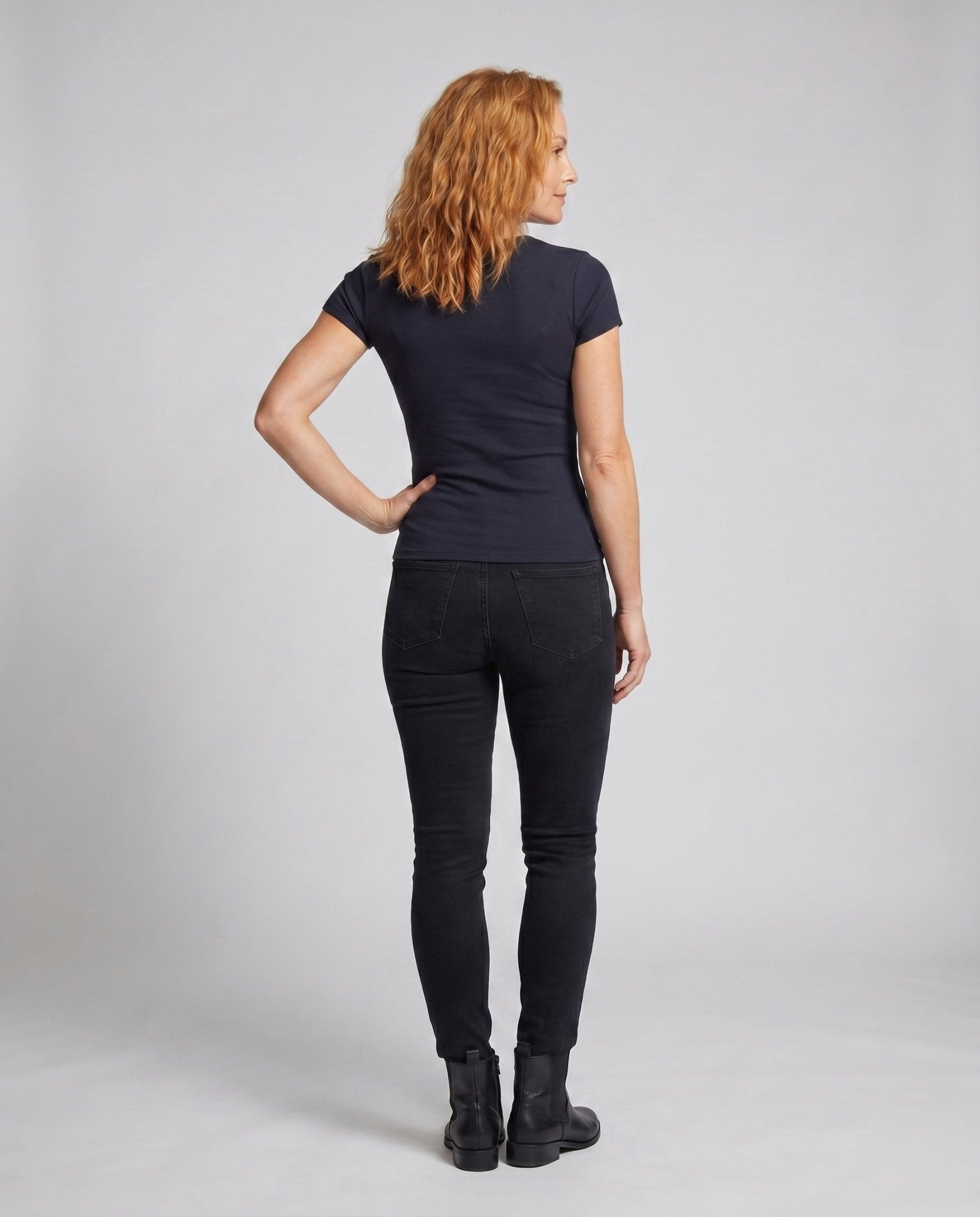 Women fitted T-shirt with trendy button design - Chichicherry