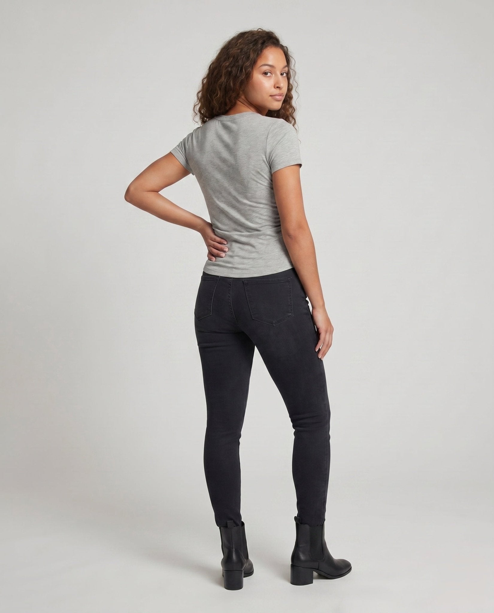 Women Form-Fitting Short Sleeve Shirt with Gathering and Casual Cut - Chichicherry