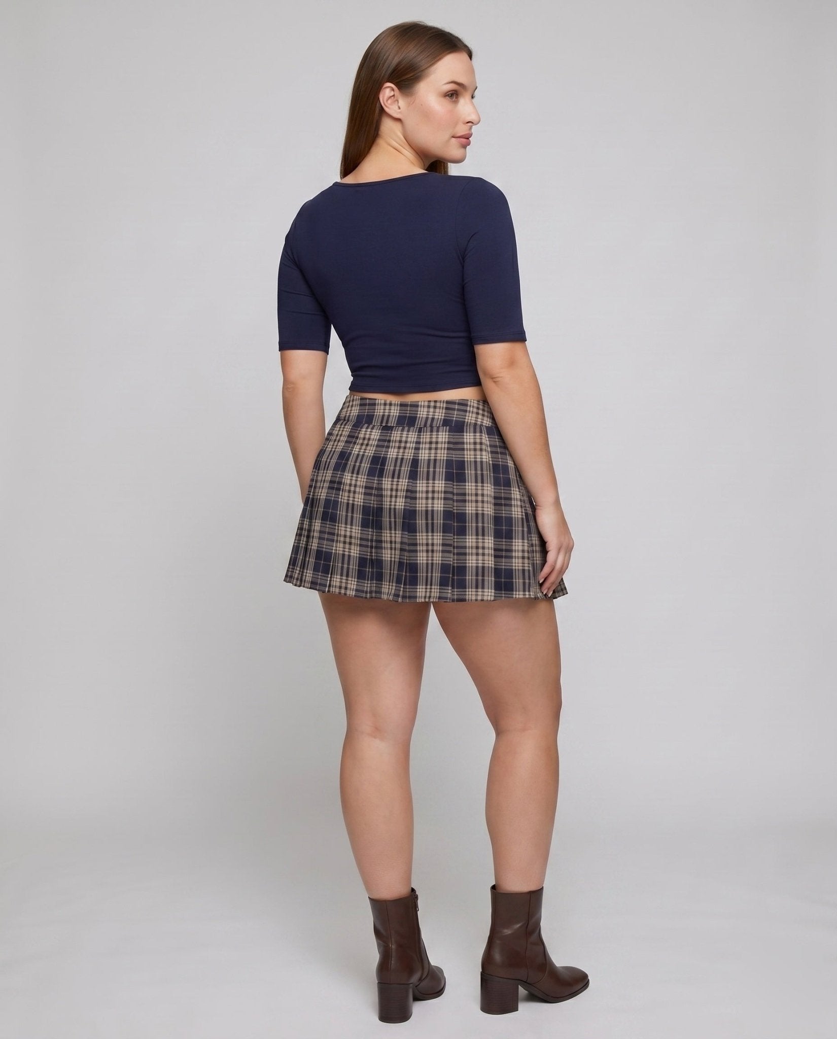 Women form-fitting top with elegant V-neck and ruffle details - Chichicherry