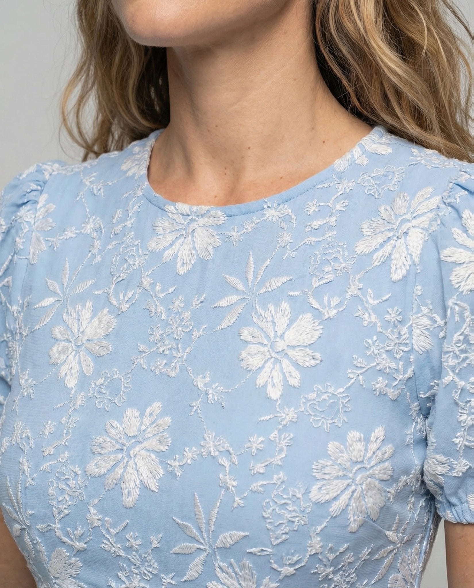 Women Jacquard Midi Dress Puff Sleeves - Chichicherry
