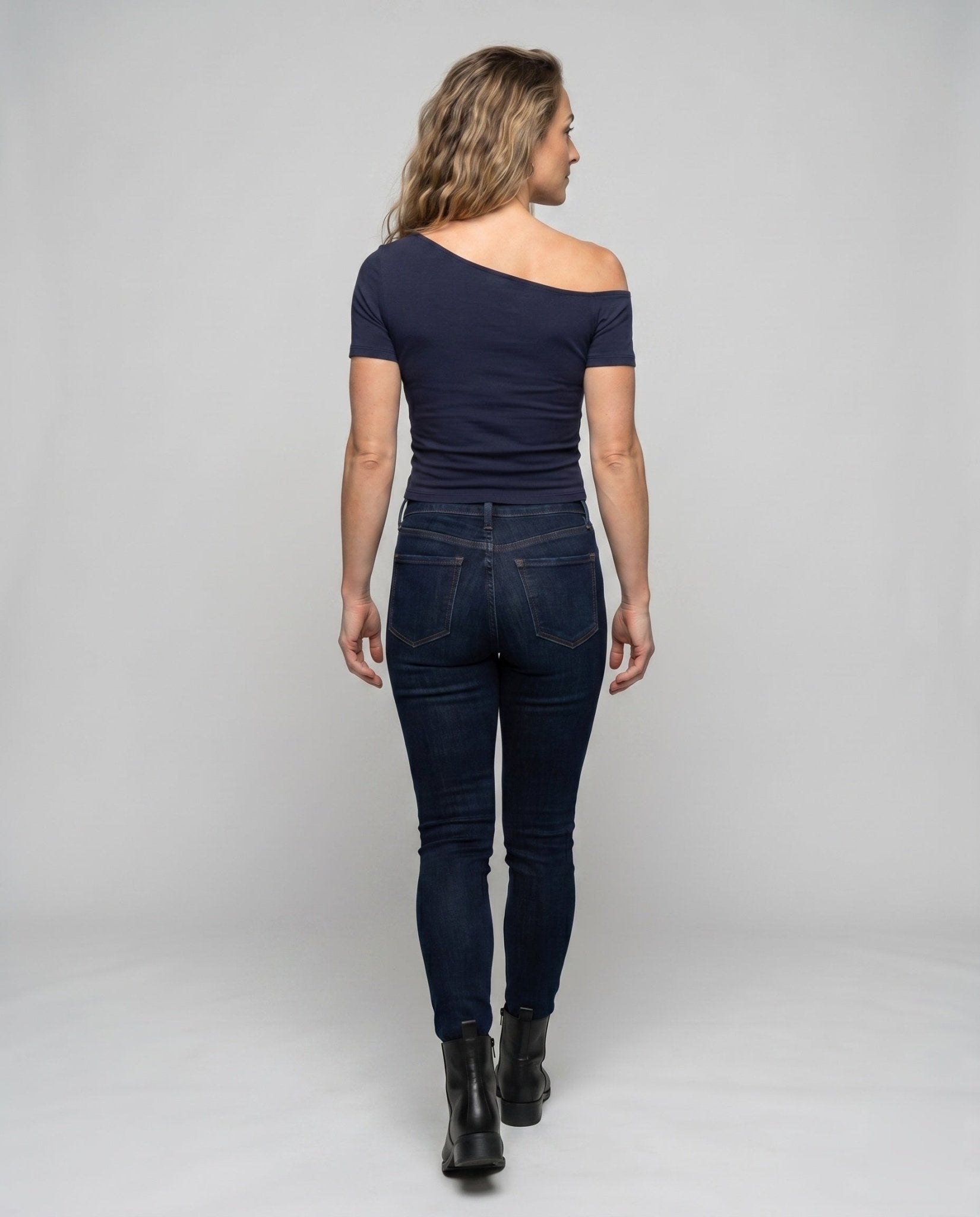 Women Off-Shoulder Crop Top with figure-shaping cut - Chichicherry