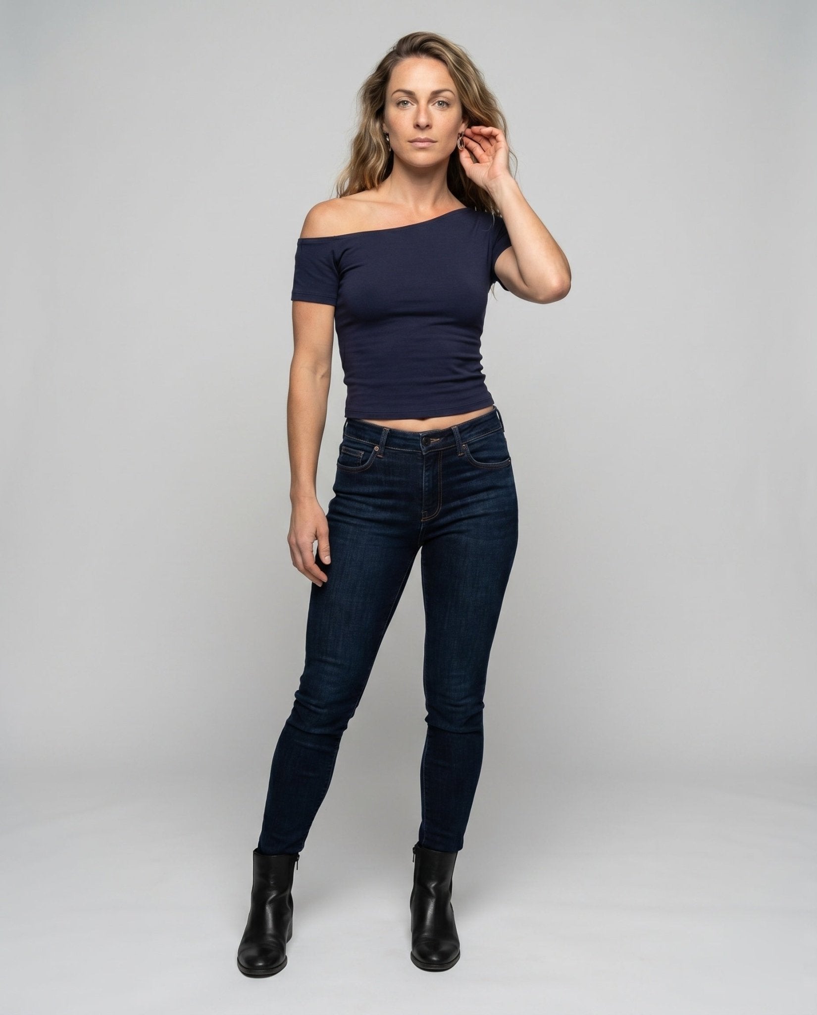 Women Off-Shoulder Crop Top with figure-shaping cut - Chichicherry