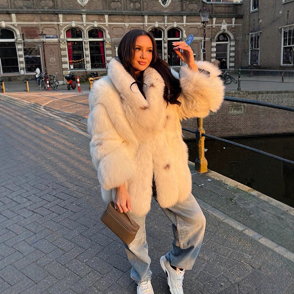 Women Short Cut Faux Fur Coat with Voluminous Teddy Effect Chichicherry - Chichicherry