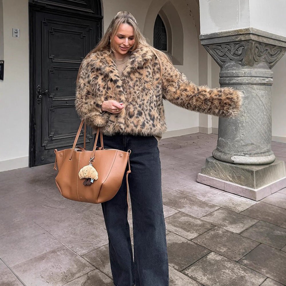 Women Short Faux Fur Jacket in Leopard Pattern with Boxy Silhouette and Wide Collar Chichicherry - Chichicherry