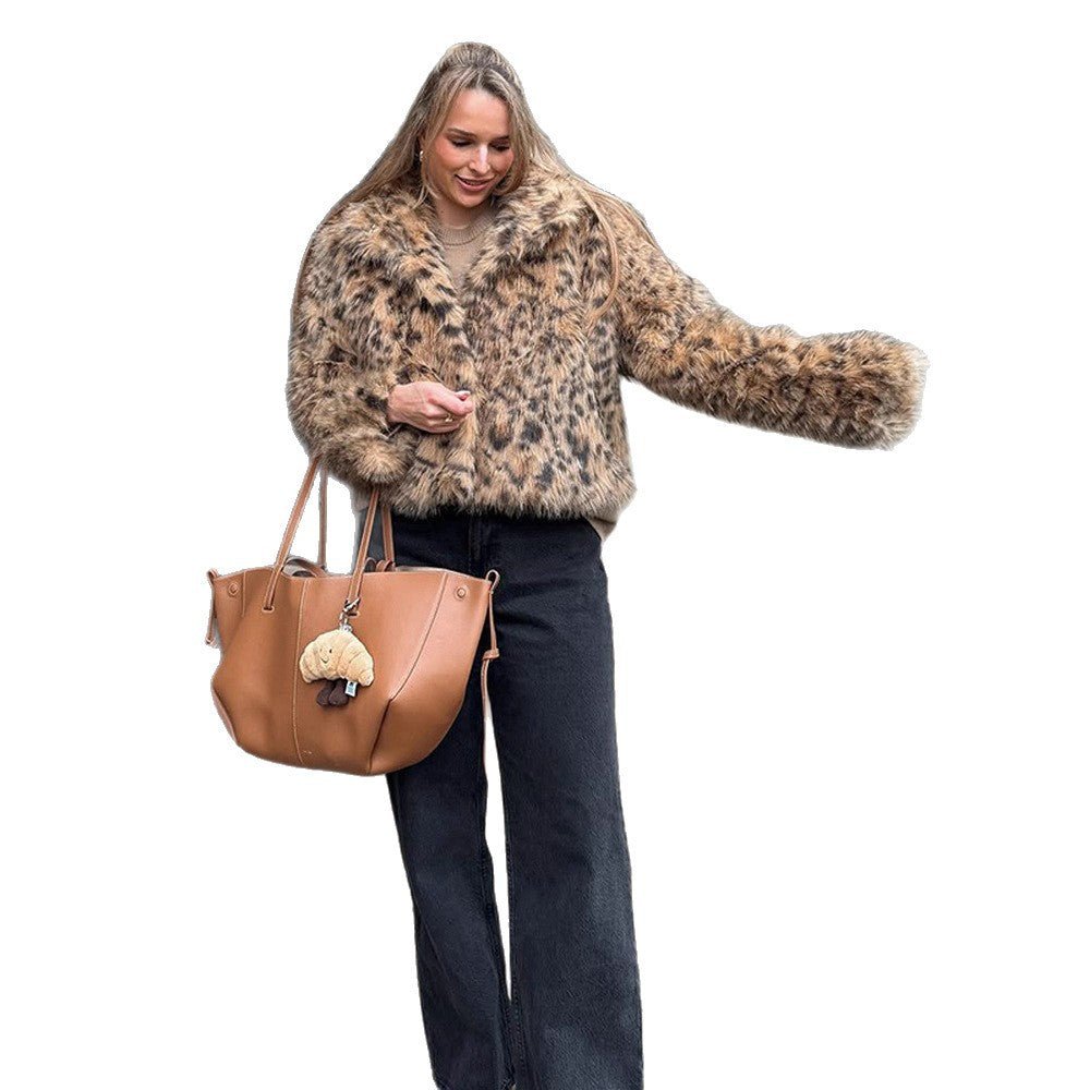 Women Short Faux Fur Jacket in Leopard Pattern with Boxy Silhouette and Wide Collar Chichicherry - Chichicherry