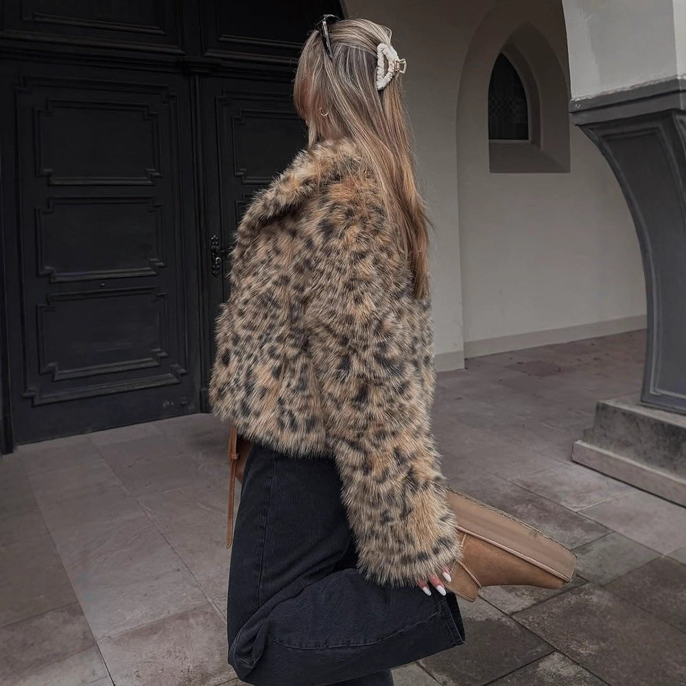Women Short Faux Fur Jacket in Leopard Pattern with Boxy Silhouette and Wide Collar Chichicherry - Chichicherry