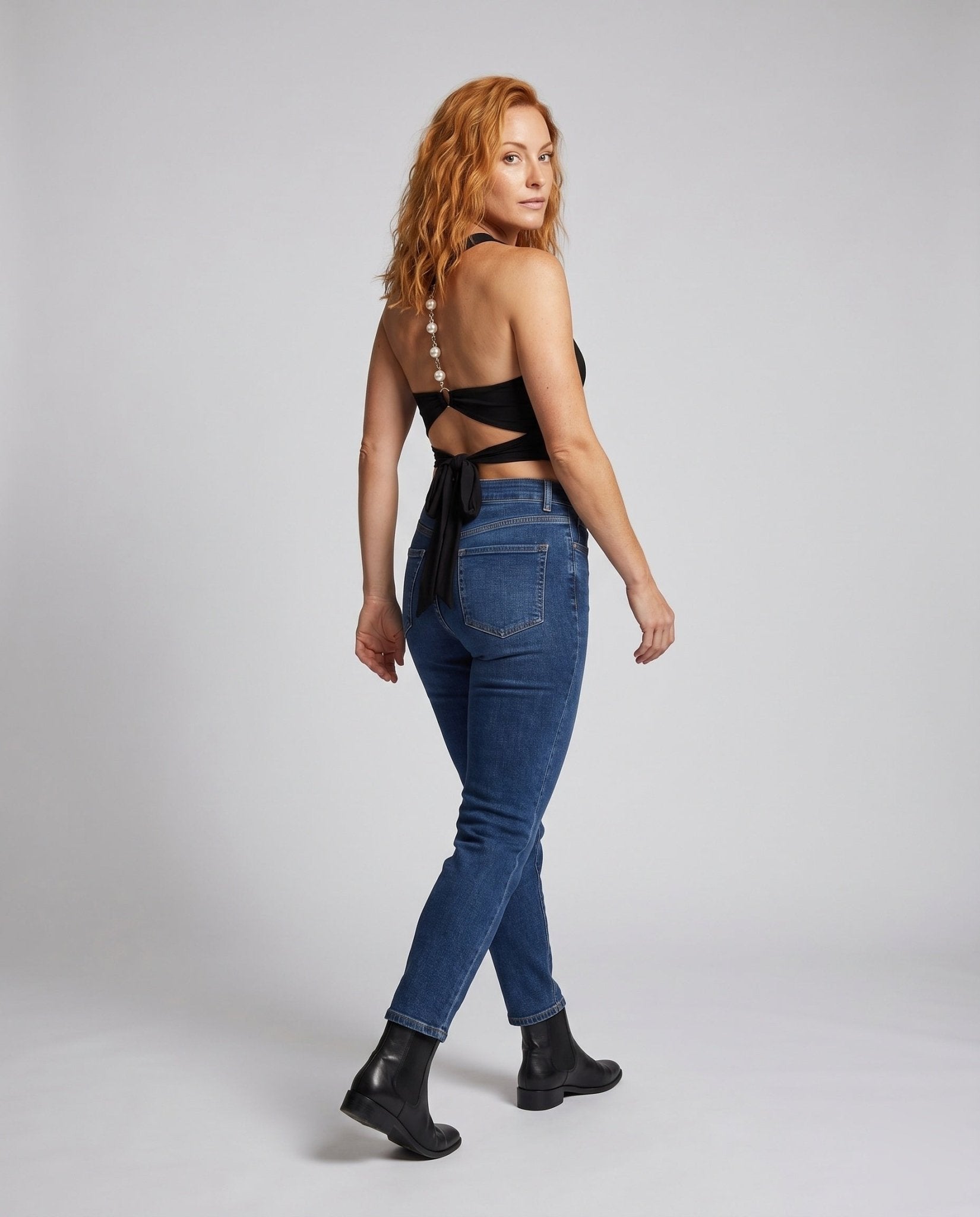 Women sleeveless top with sophisticated cut details - Chichicherry