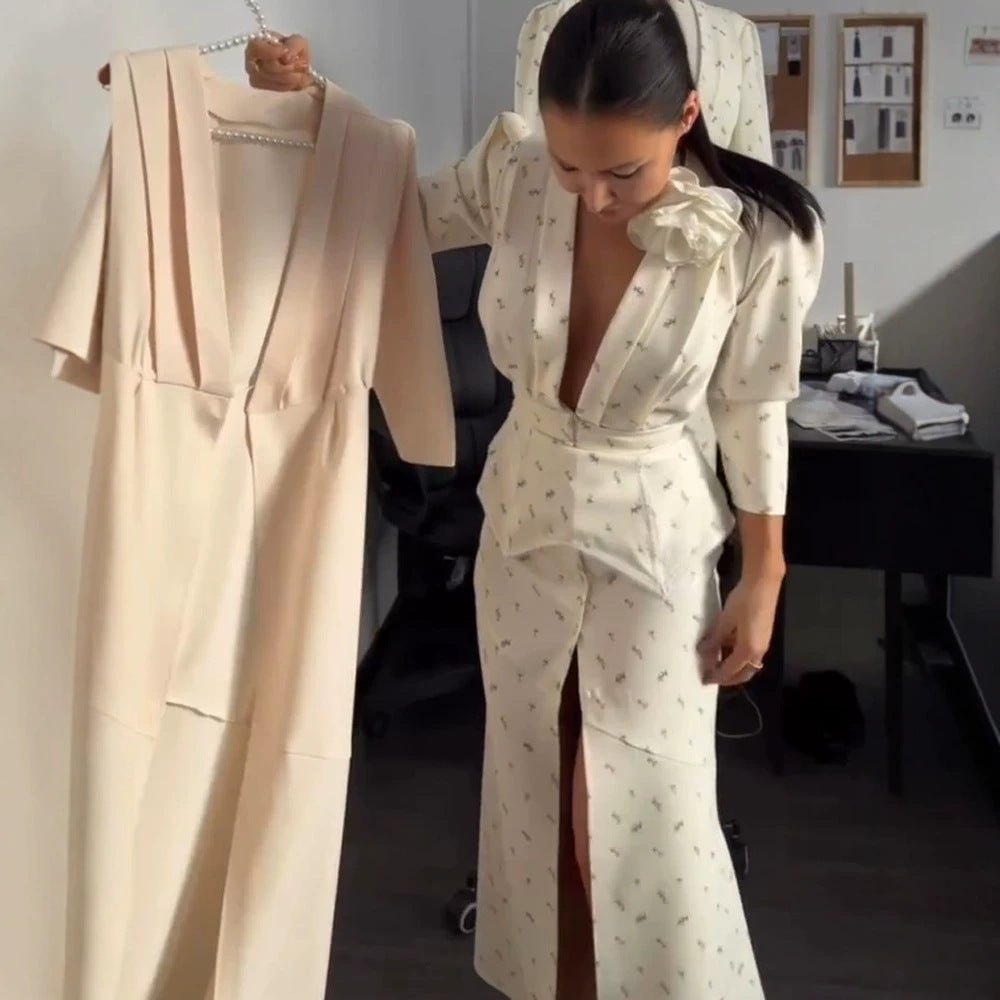 Women tailored pantsuit set with deep V-neck, structured peplum waist and fine floral jacquard Chichicherry - Chichicherry