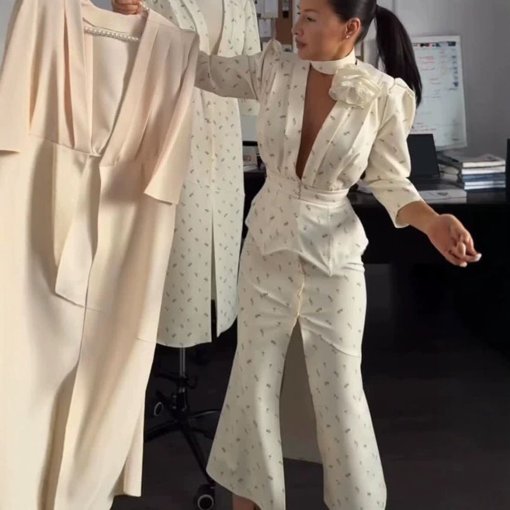 Women tailored pantsuit set with deep V-neck, structured peplum waist and fine floral jacquard Chichicherry - Chichicherry
