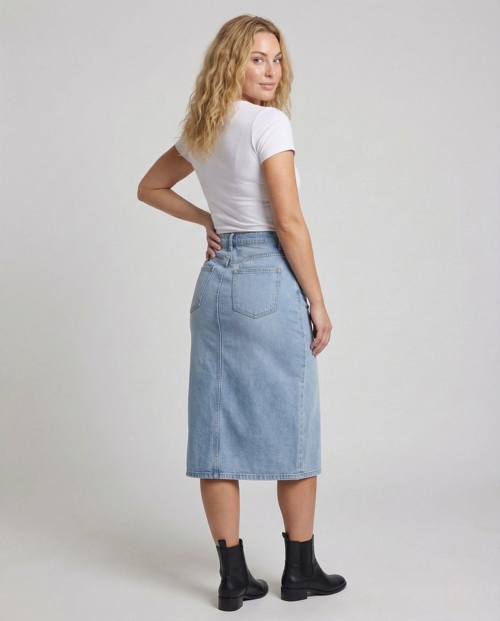 Women's A-line denim skirt with slit - Chichicherry