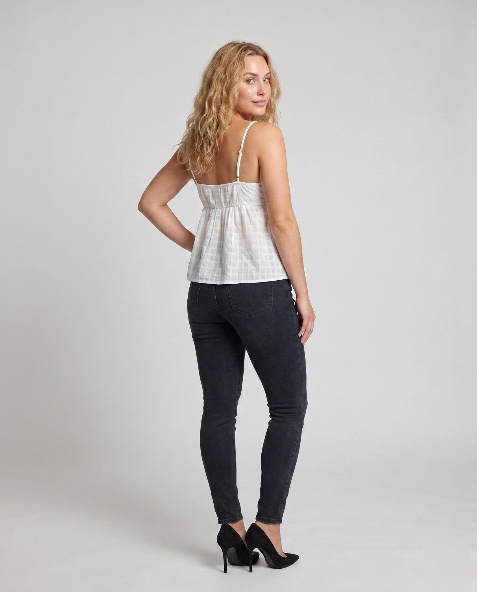 Women's airy blouse with playful tie band and romantic cut - Chichicherry