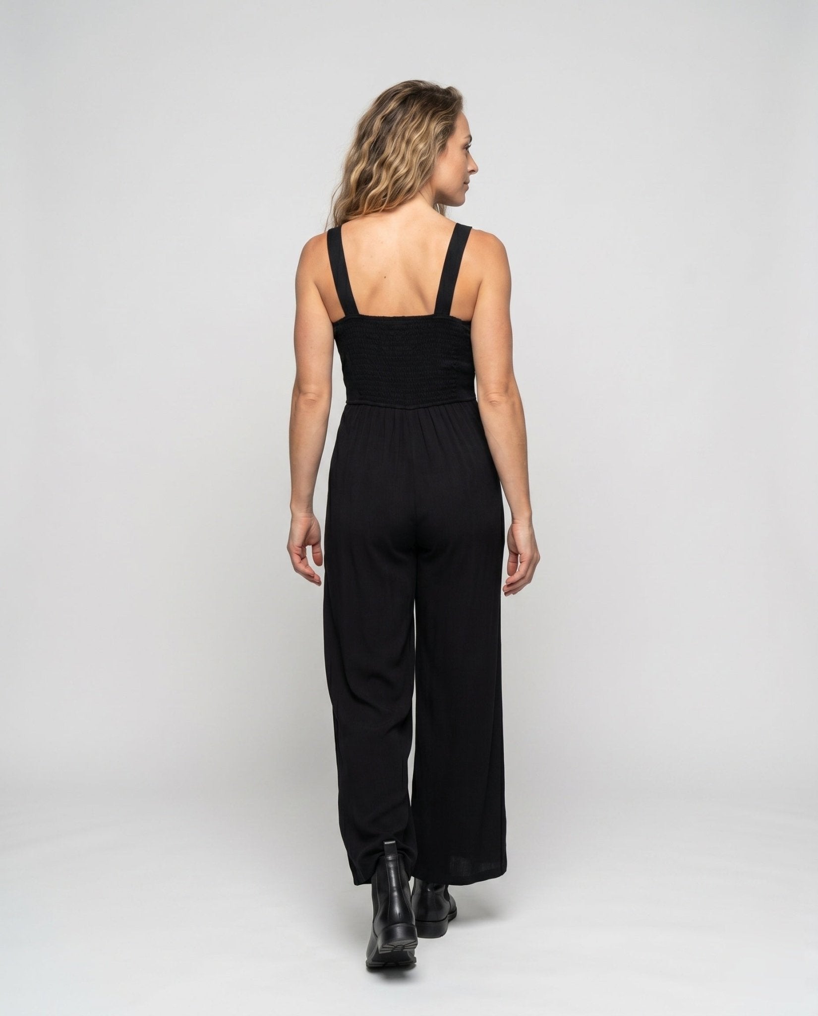 Women's airy jumpsuit with elastic top and wide leg - Chichicherry