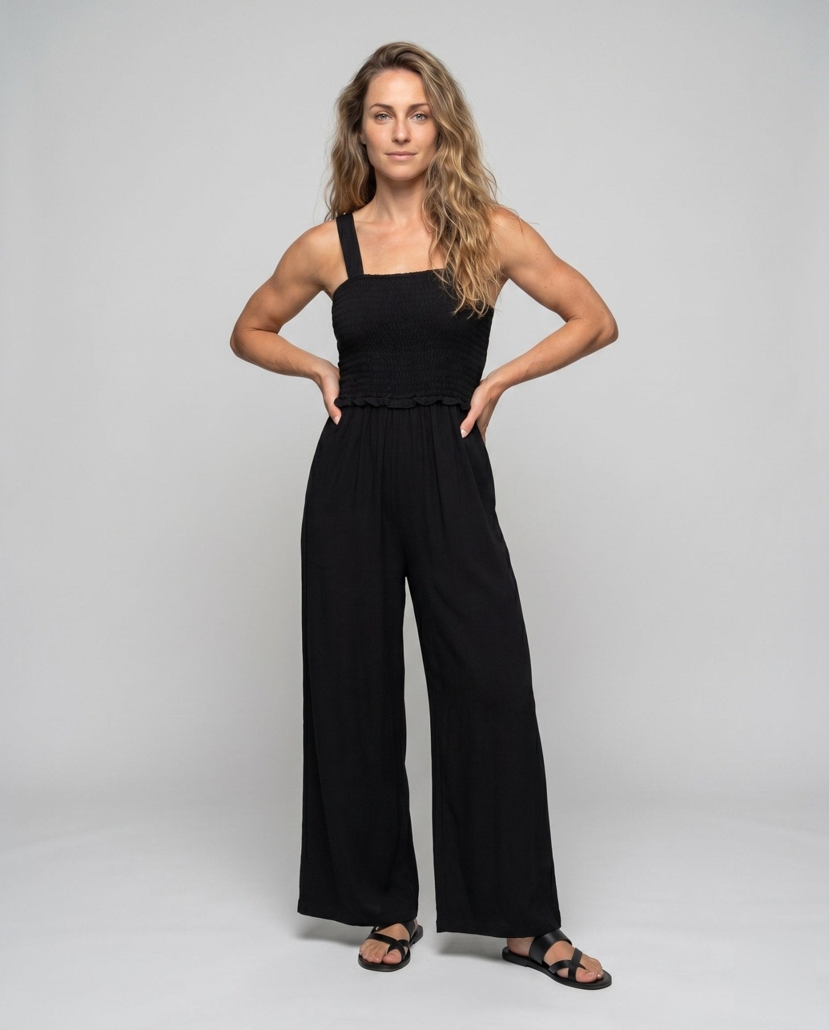 Women's airy jumpsuit with elastic top and wide leg - Chichicherry