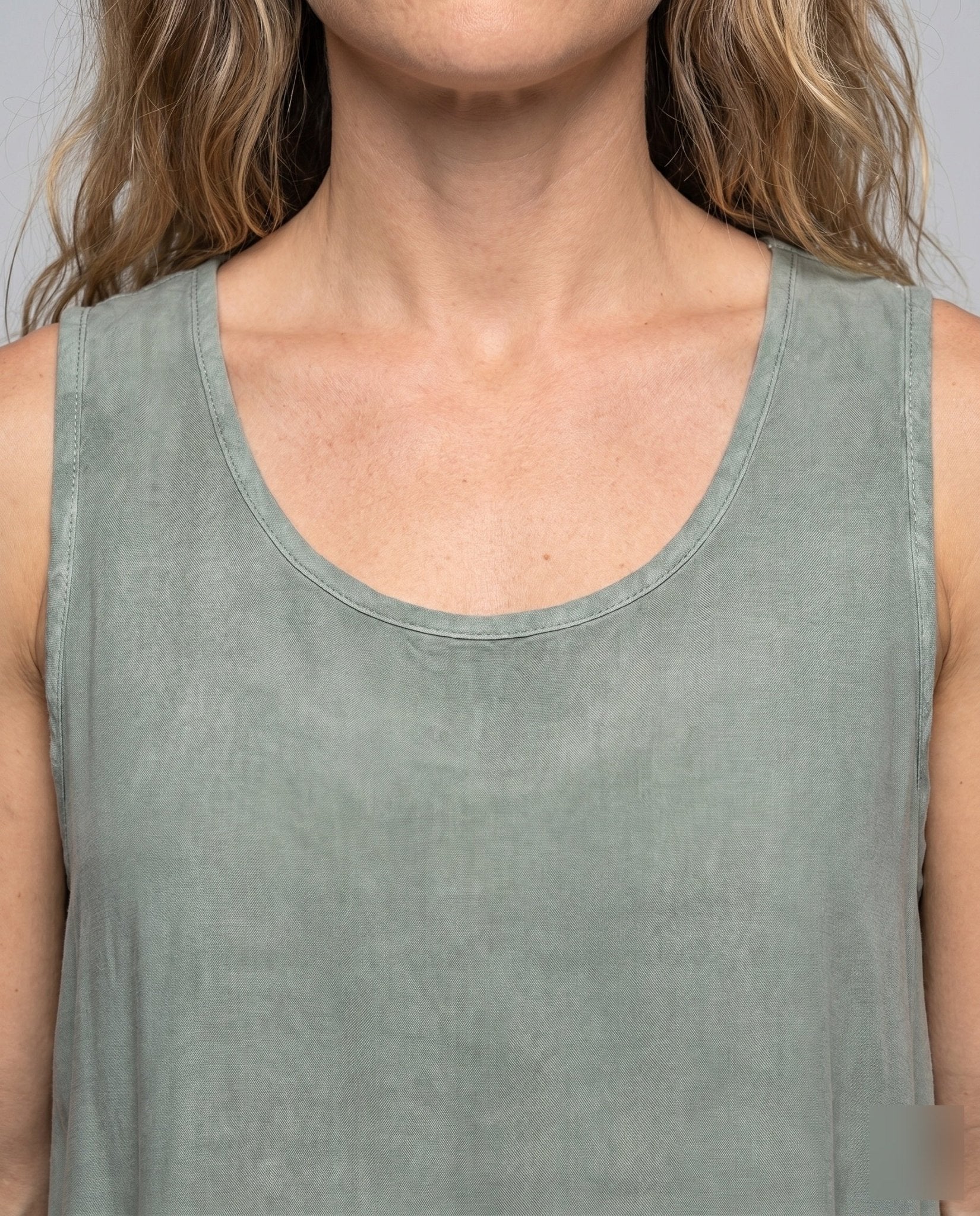 Women's asymmetrical top with fluid cut and casual design - Chichicherry