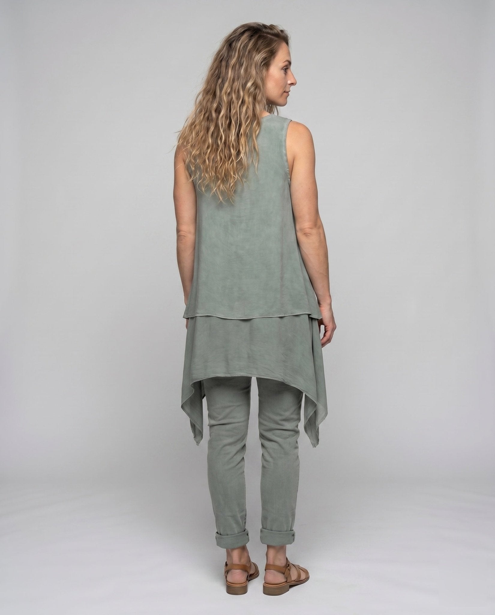 Women's asymmetrical top with fluid cut and casual design - Chichicherry