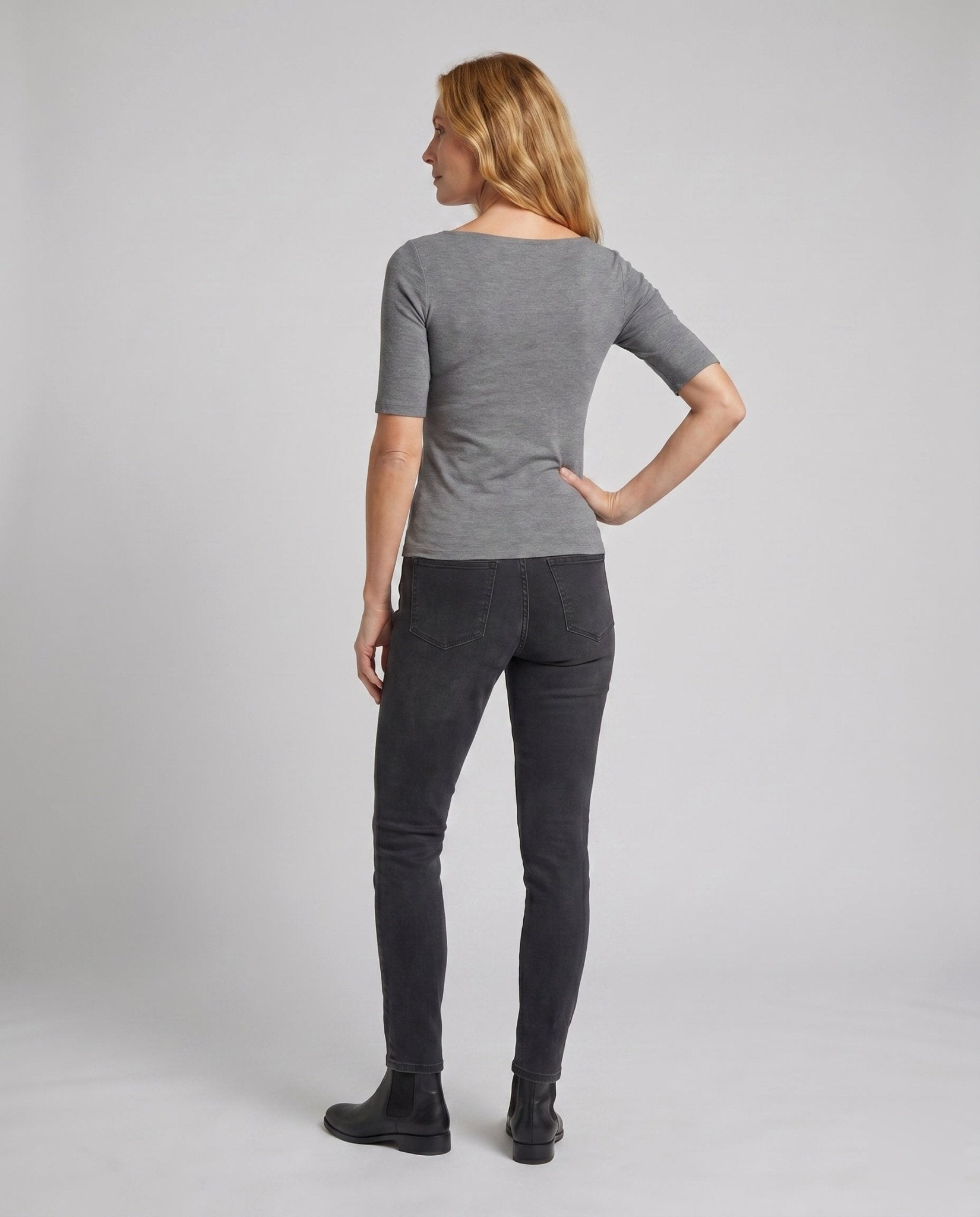Women's Basic T-Shirt with casual U-neckline and short sleeves - Chichicherry