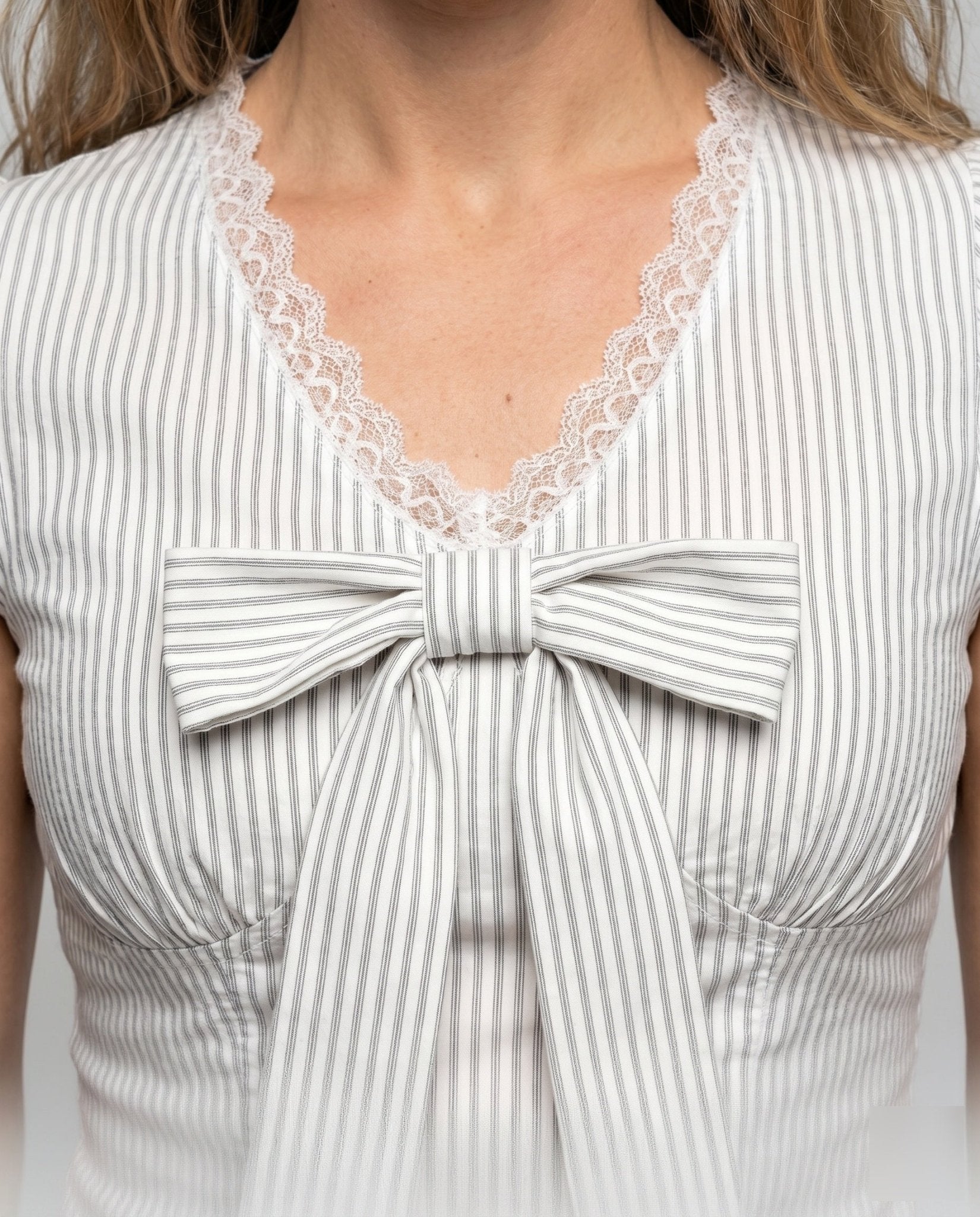 Women’s blouse shirt with playful bow design and ruffled hem - Chichicherry