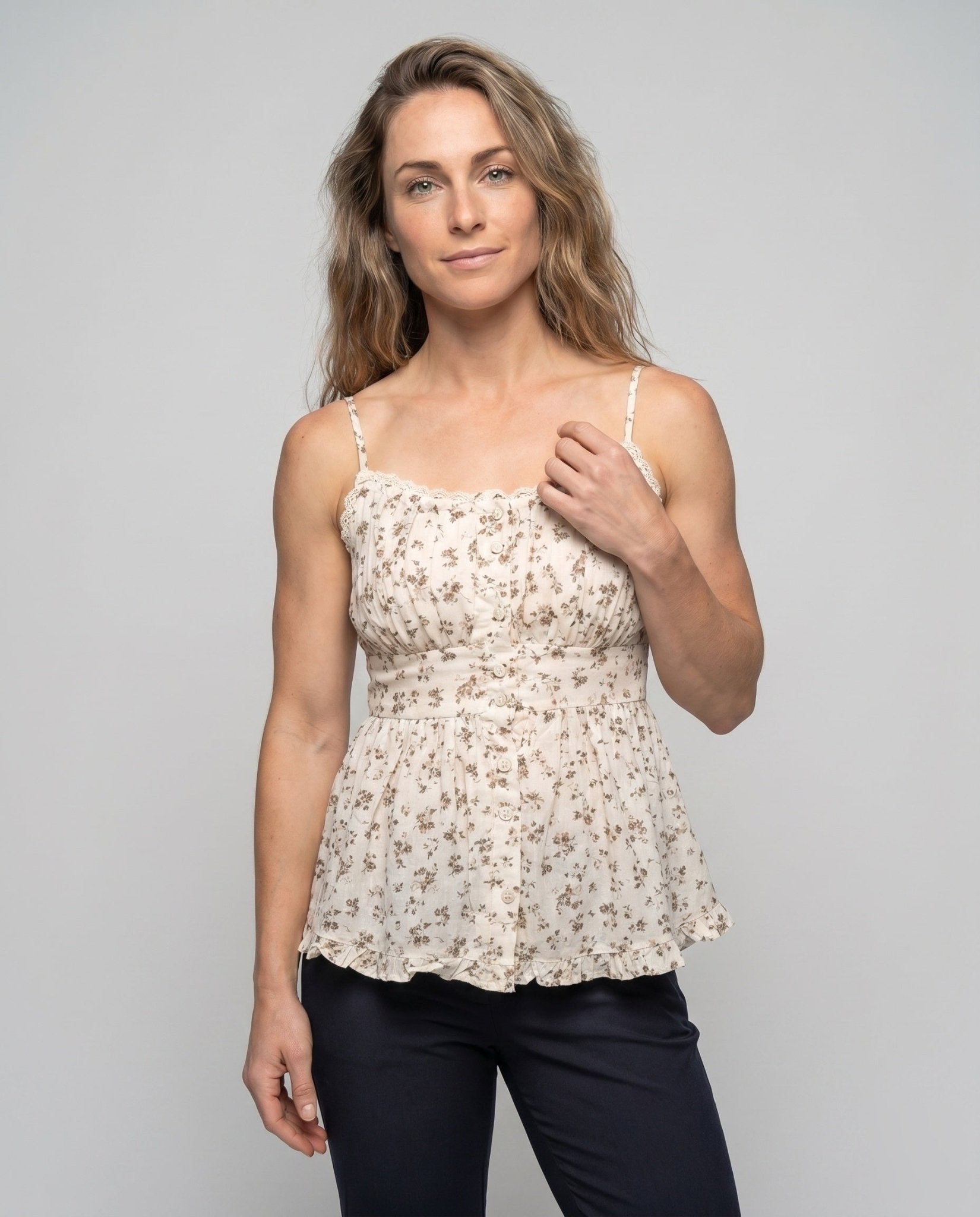 Women's blouse top with voluminous cut and delicate floral details - Chichicherry