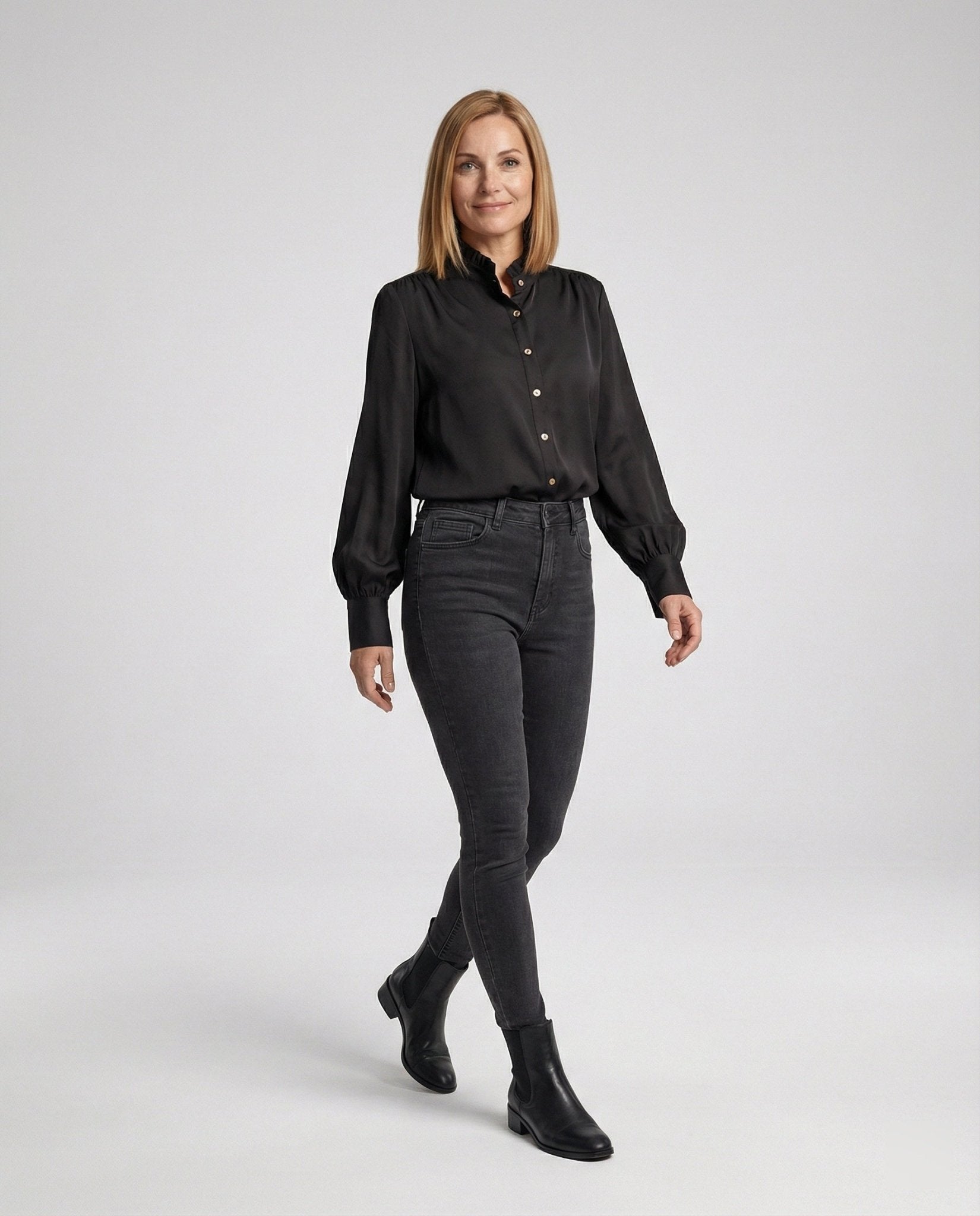 Women's blouse with ruffled collar - Chichicherry