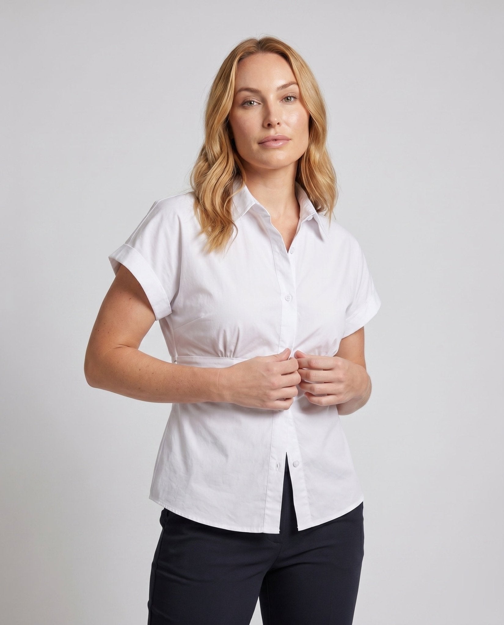 Women's blouse with short sleeves and a casual fit - Chichicherry