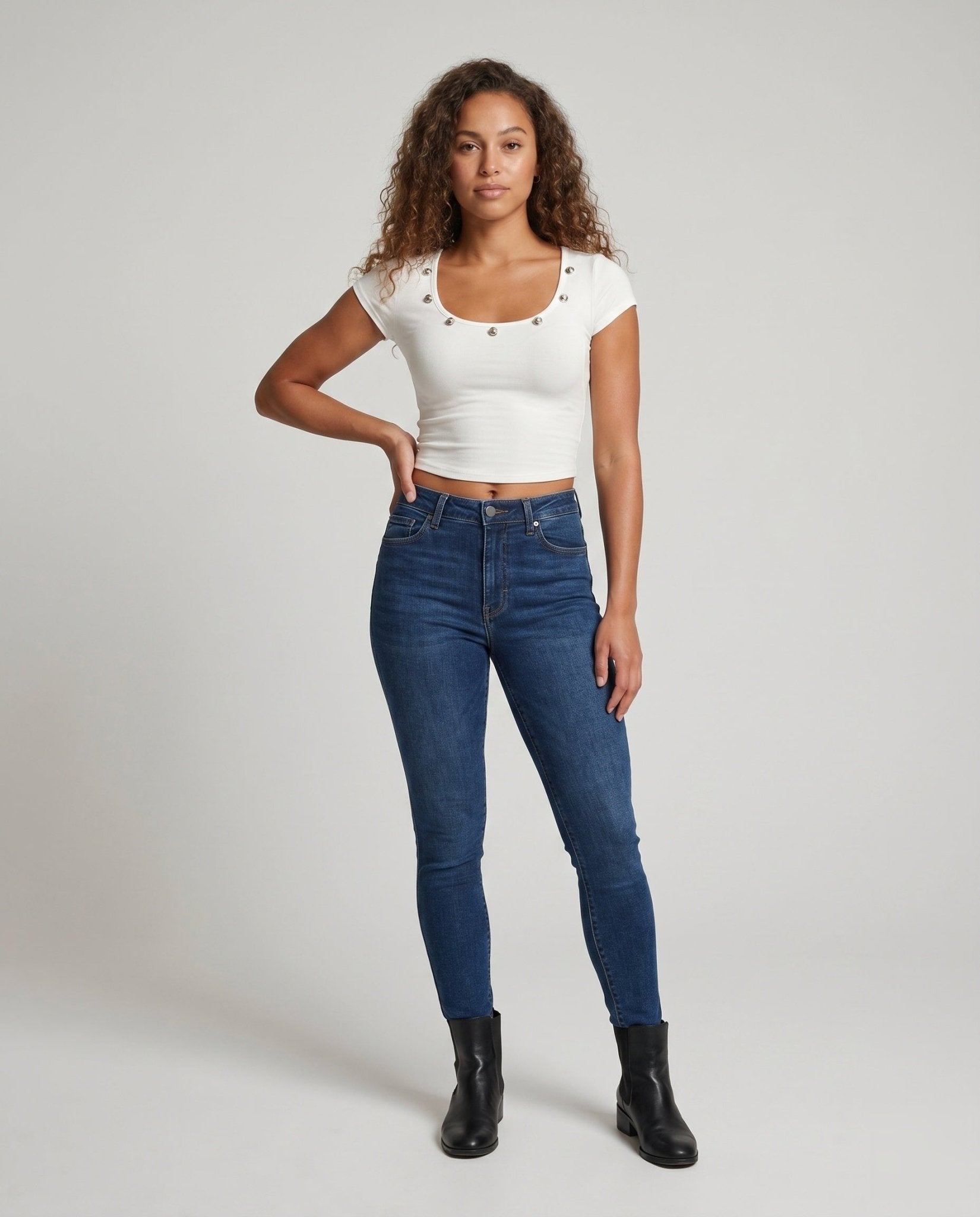 Women's body-hugging short-sleeve shirt with fashionable detail - Chichicherry