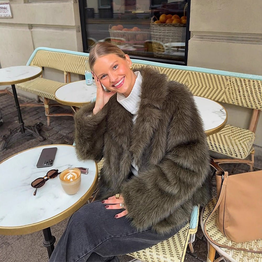 Women's Boxy Faux Fur Jacket with Voluminous Shawl Collar and Soft Teddy Texture Chichicherry - Chichicherry
