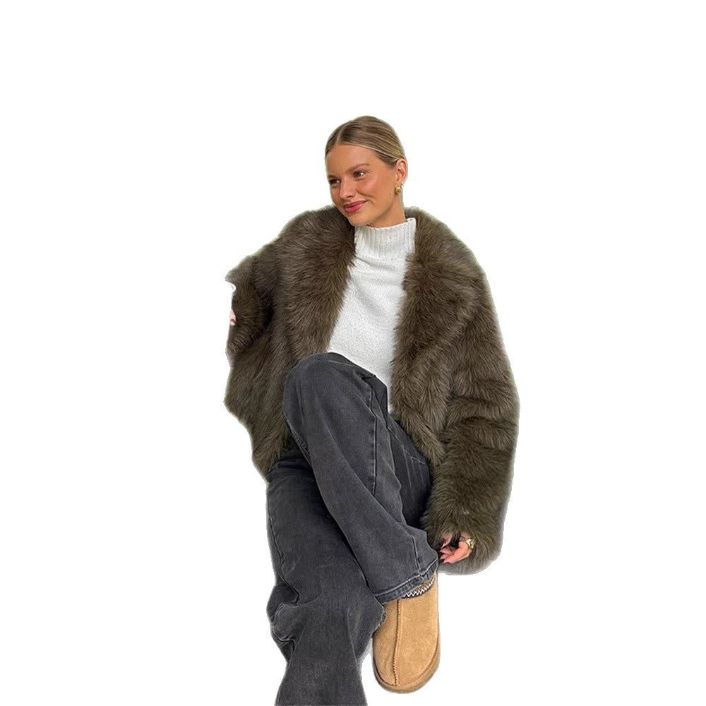 Women's Boxy Faux Fur Jacket with Voluminous Shawl Collar and Soft Teddy Texture Chichicherry - Chichicherry
