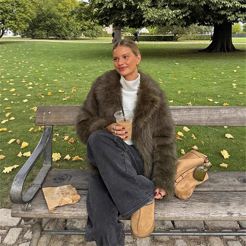 Women's Boxy Faux Fur Jacket with Voluminous Shawl Collar and Soft Teddy Texture Chichicherry - Chichicherry