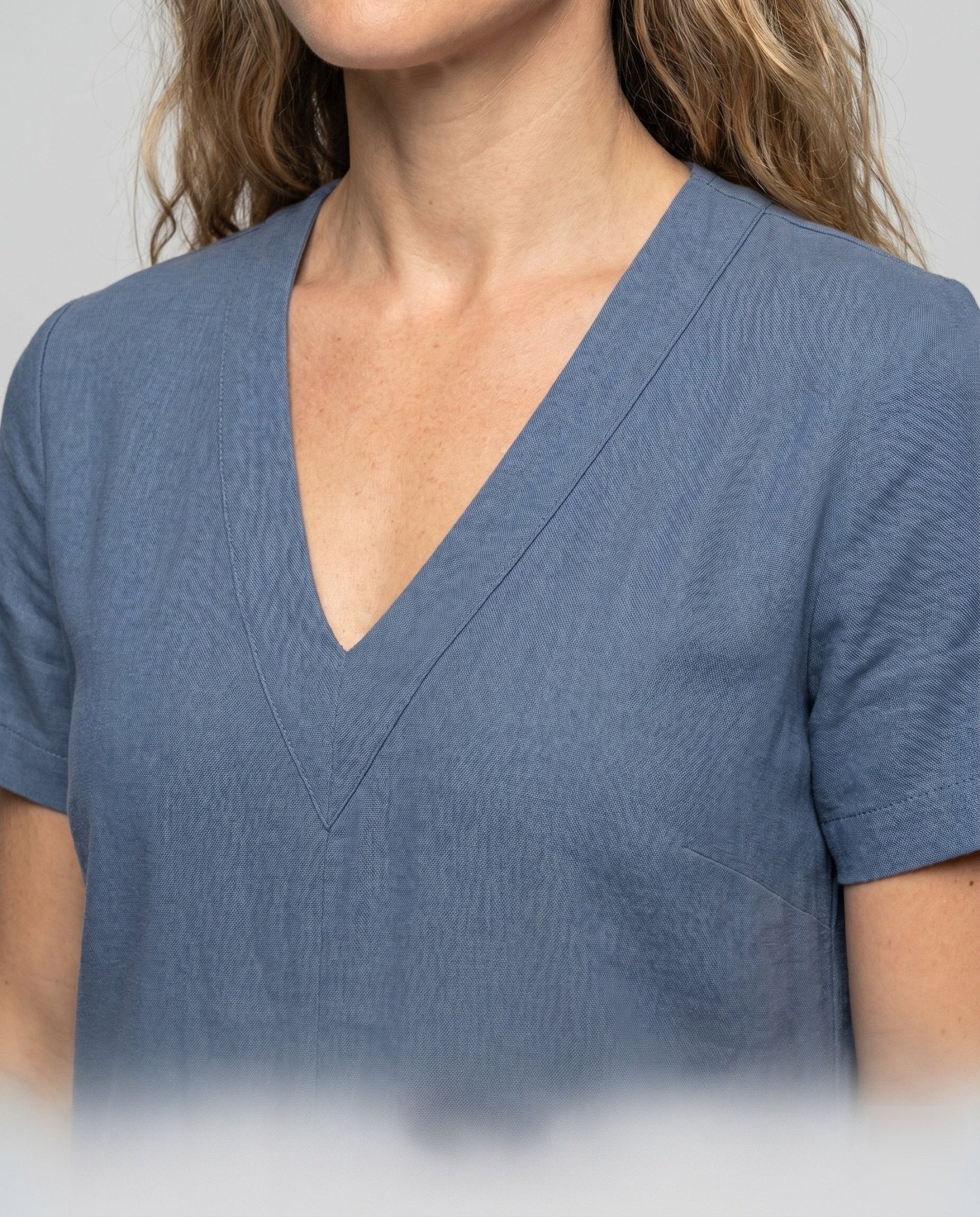Women's casual jumpsuit with elastic waistband and V-neck - Chichicherry