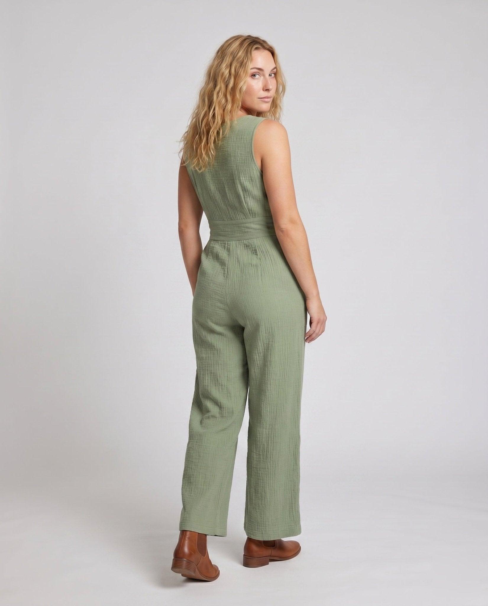 Women's casual jumpsuit with stylish V neck and wide leg - Chichicherry
