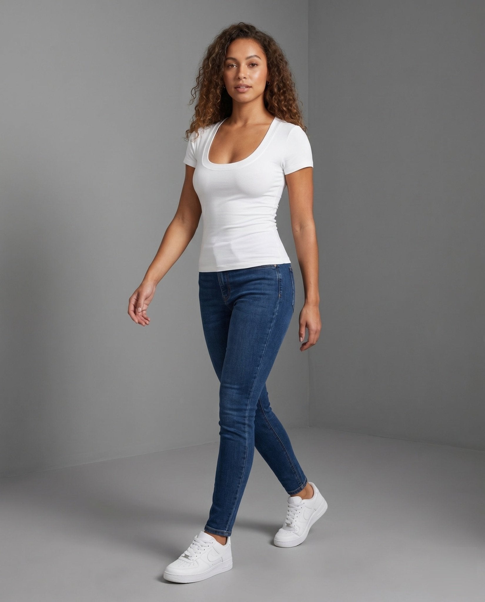 Women's casual sports outfit with a fashionable cut - Chichicherry