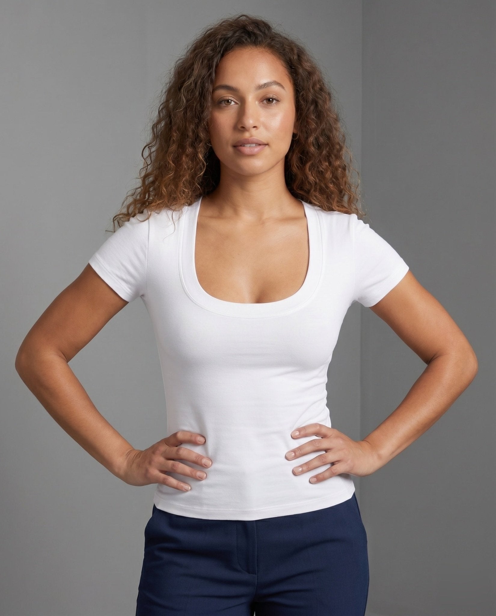 Women's casual sports outfit with a fashionable cut - Chichicherry