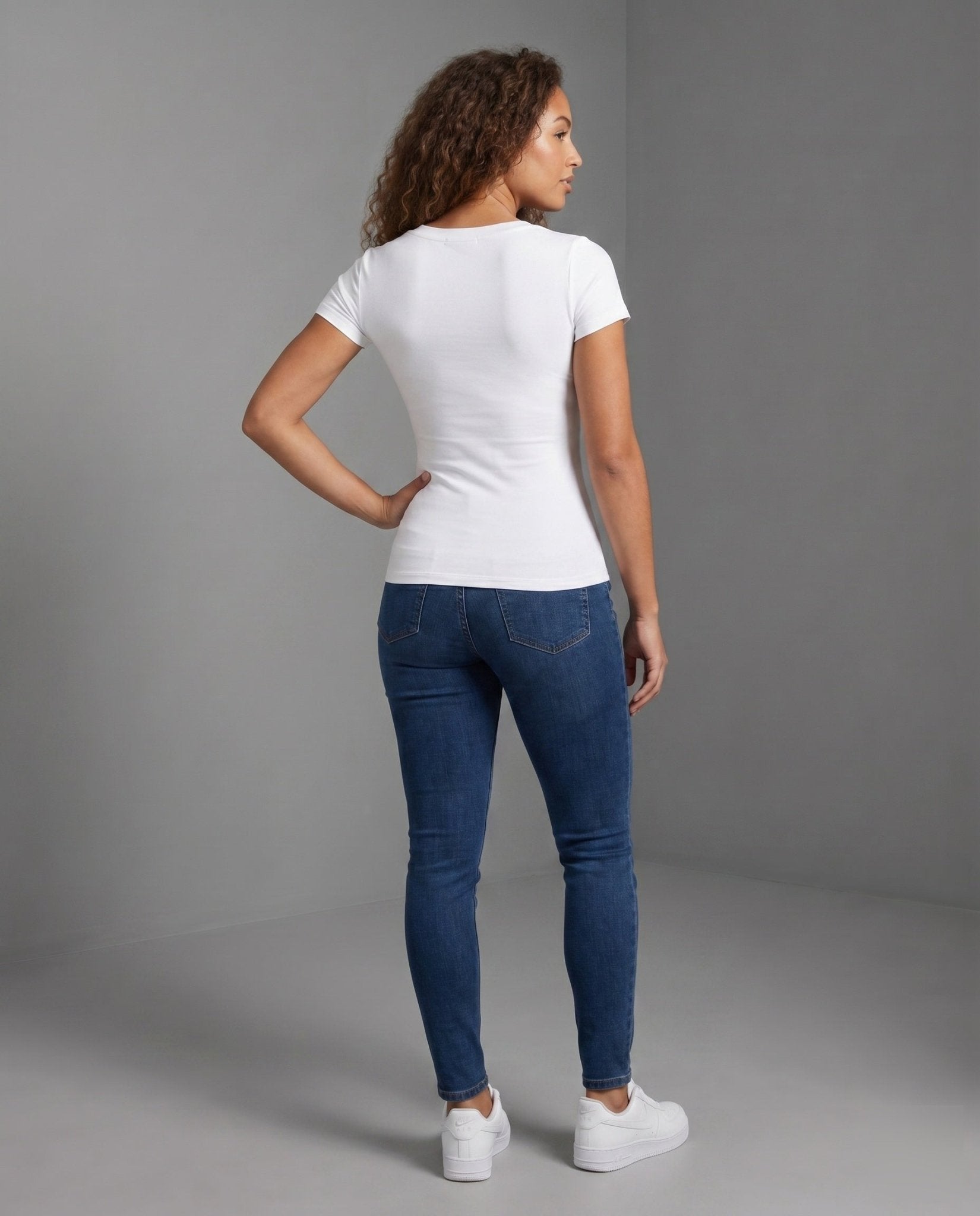 Women's casual sports outfit with a fashionable cut - Chichicherry