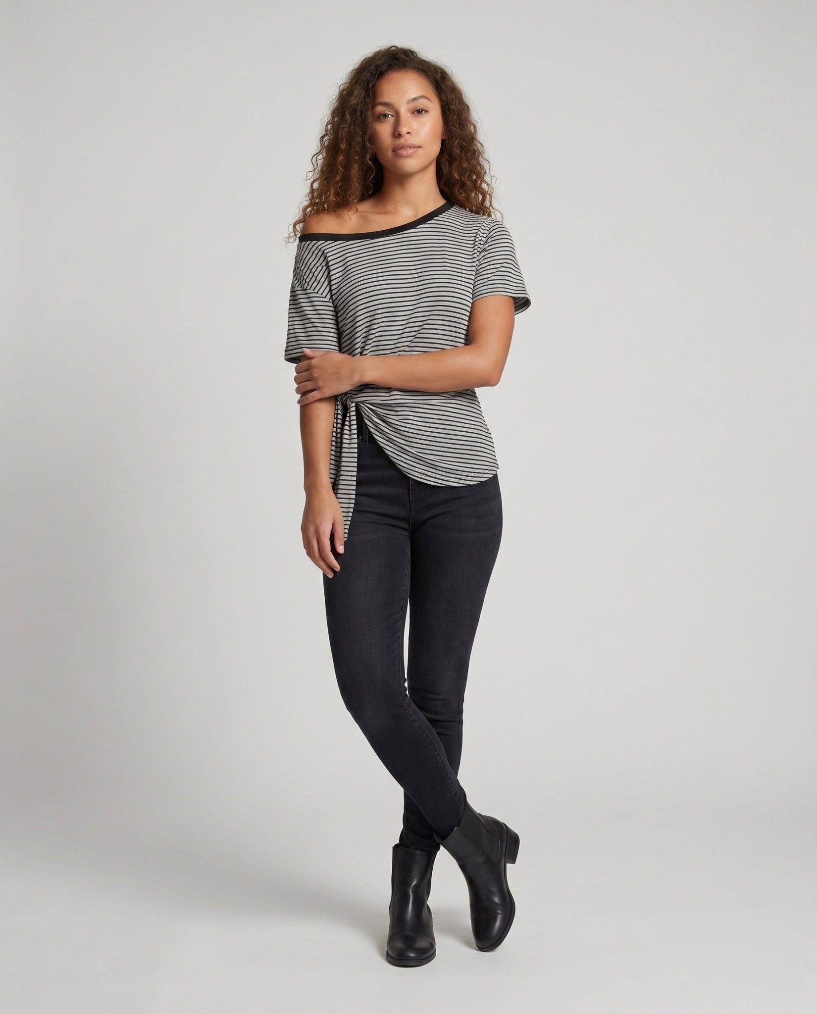 Women's casual striped T-shirt with asymmetric cut and knot detail - Chichicherry