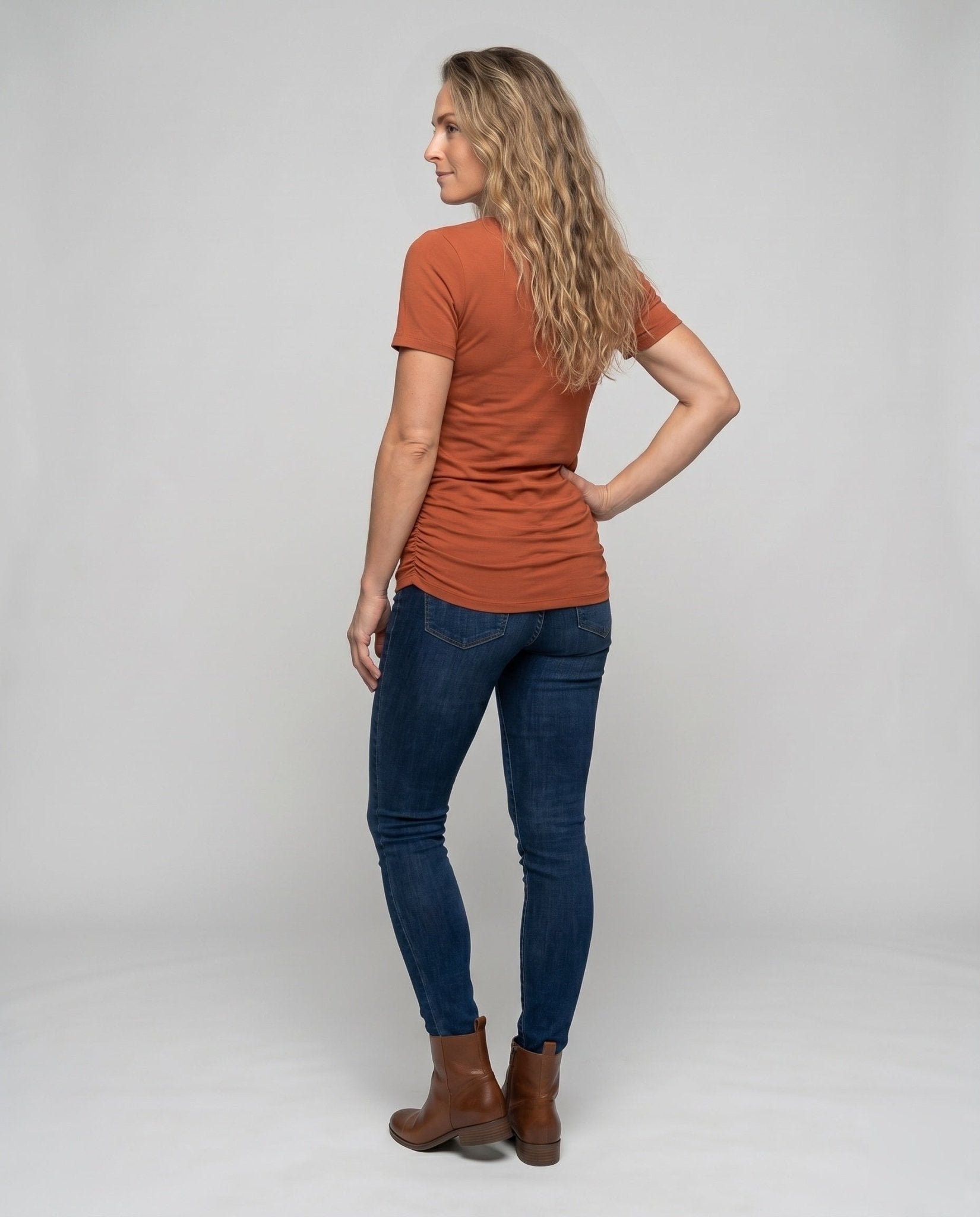 Women's casual T-shirt with slim fit and gathering - Chichicherry