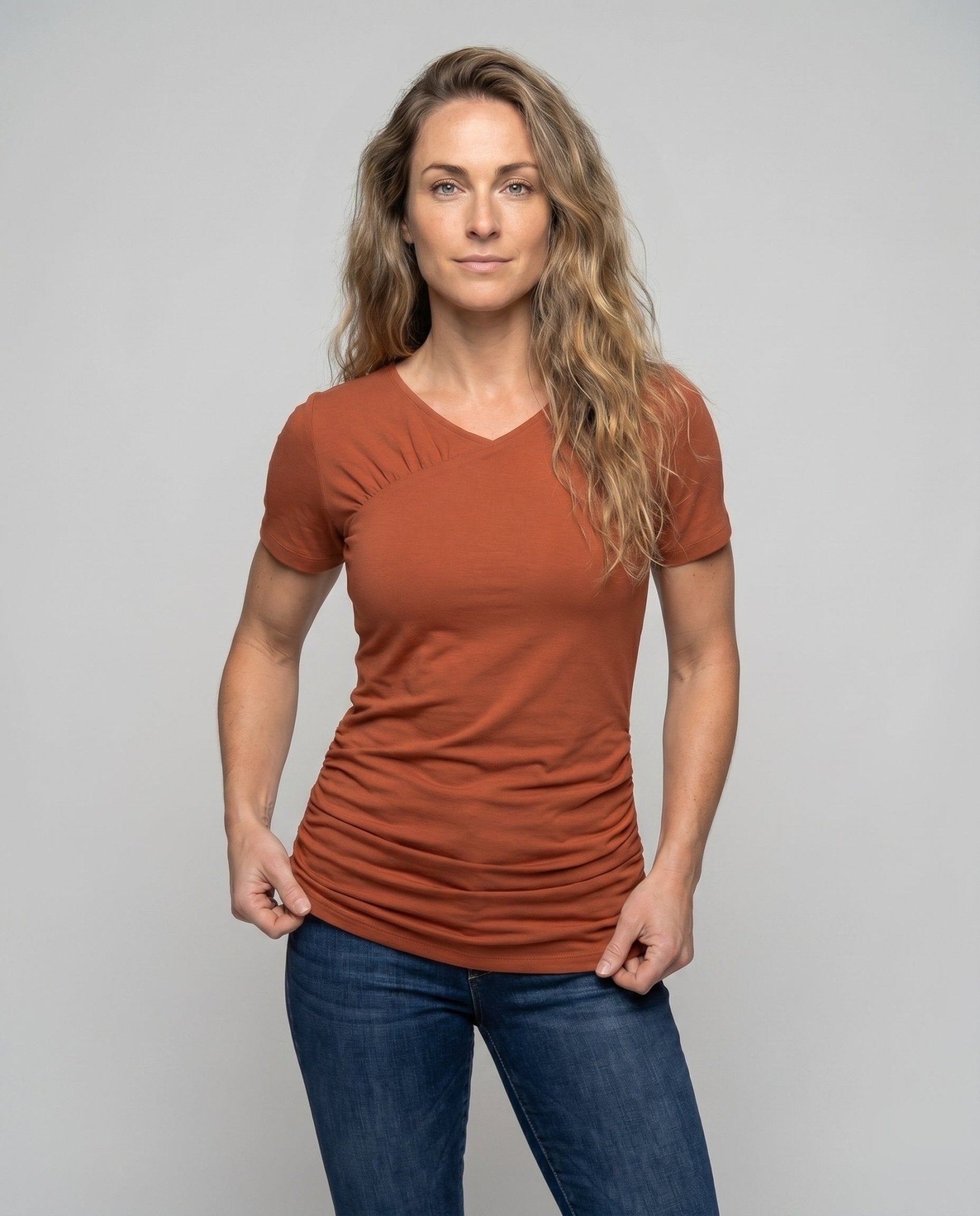 Women's casual T-shirt with slim fit and gathering - Chichicherry