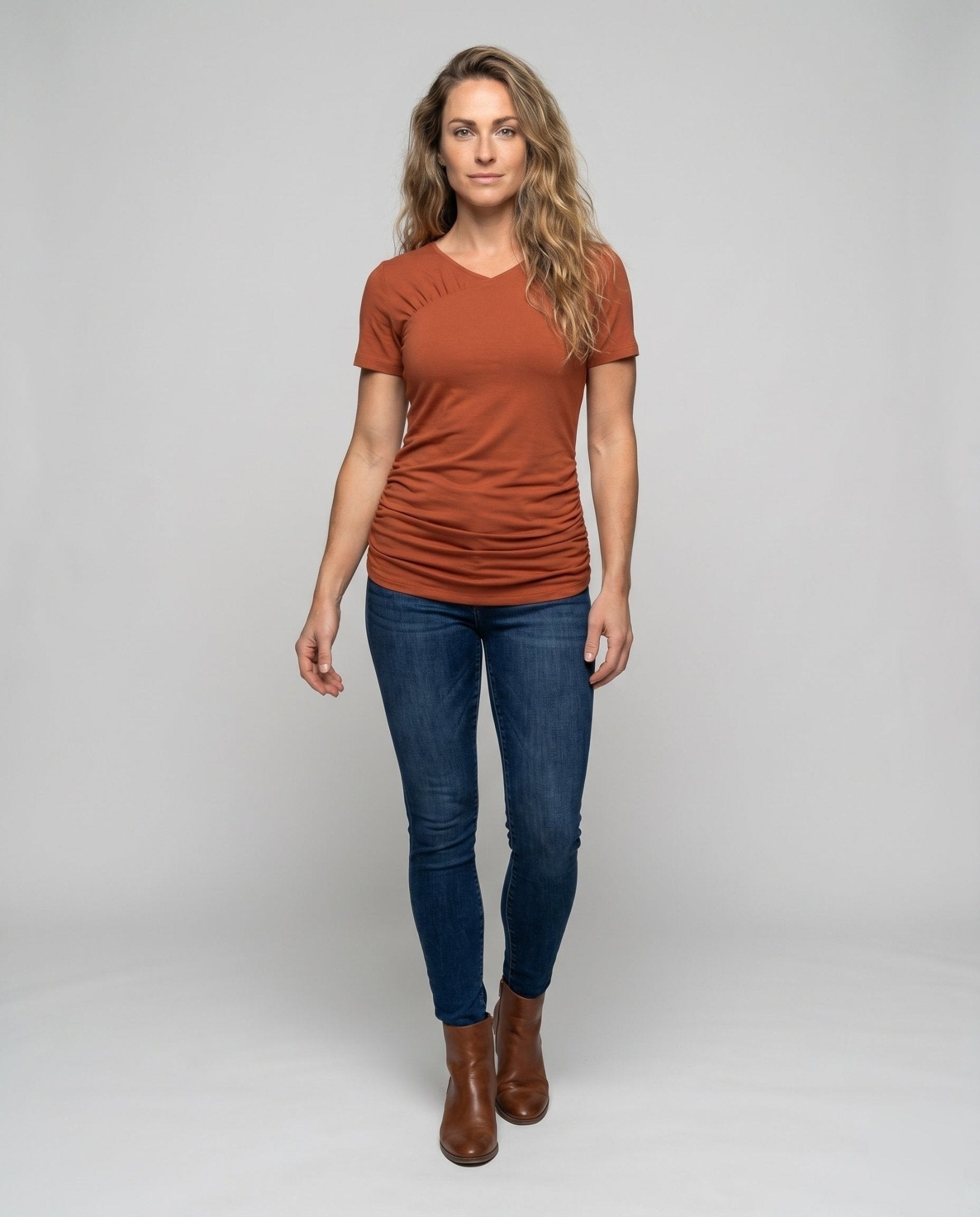 Women's casual T-shirt with slim fit and gathering - Chichicherry