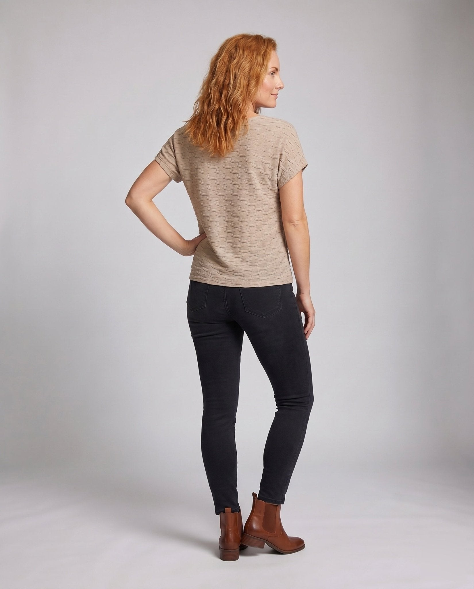 Women's casual top with creative wave pattern and soft material - Chichicherry