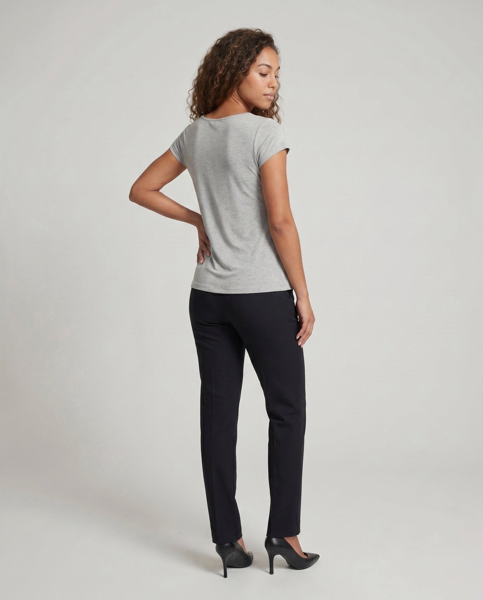 Women’s casual top with elegant tie and subtle V-neck - Chichicherry