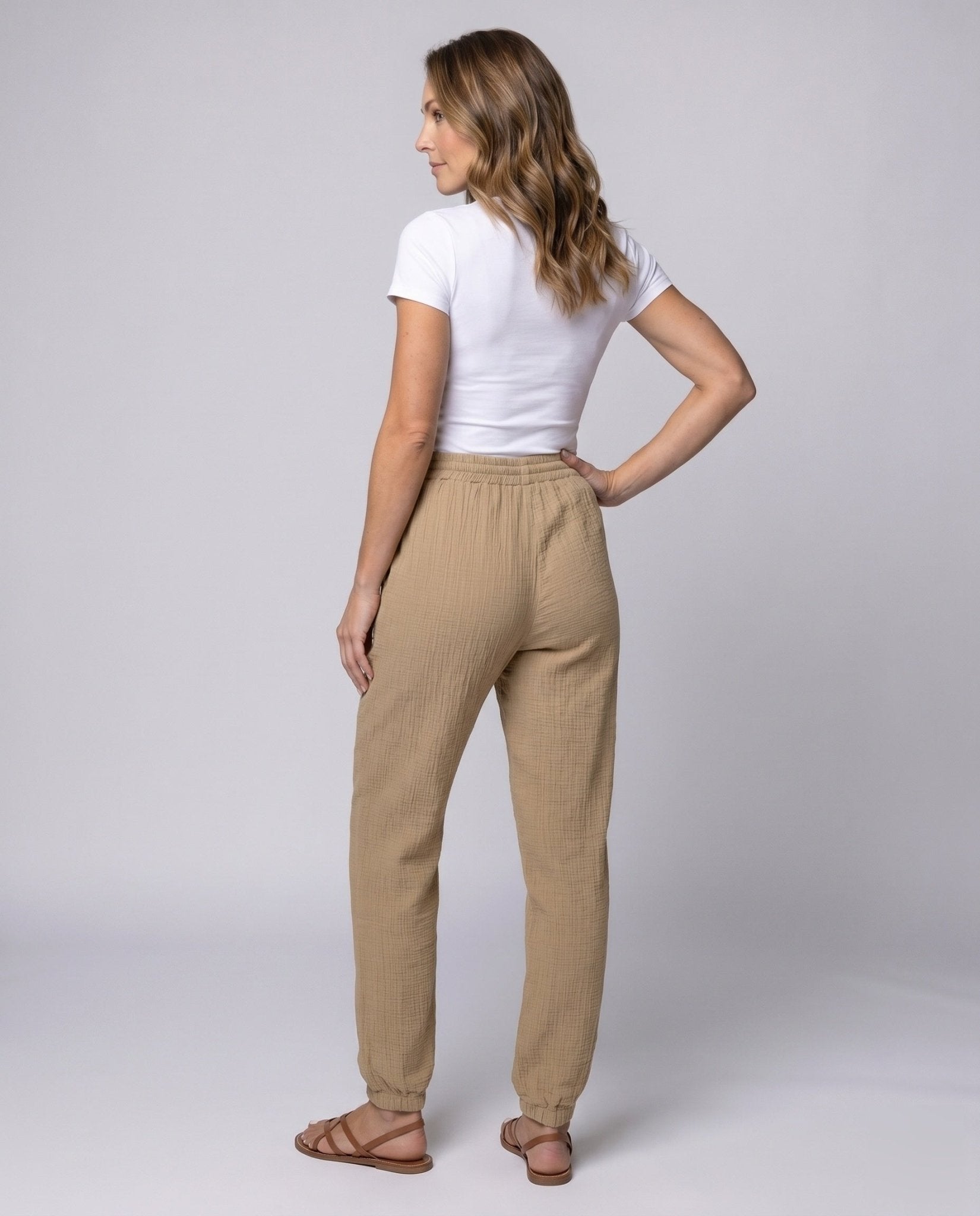 Women's casual trousers with practical side pockets and elastic waistband - Chichicherry