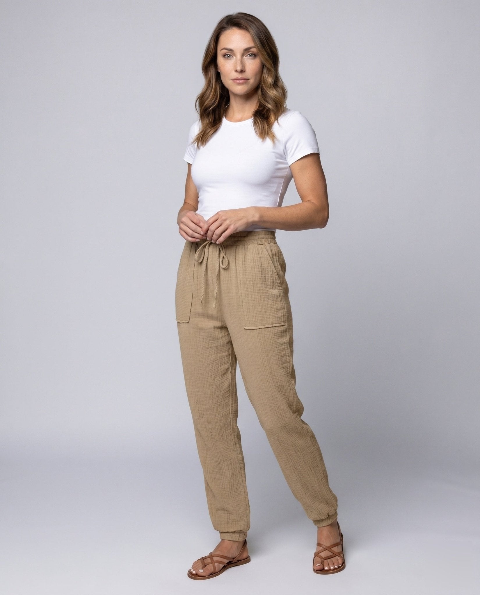 Women's casual trousers with practical side pockets and elastic waistband - Chichicherry