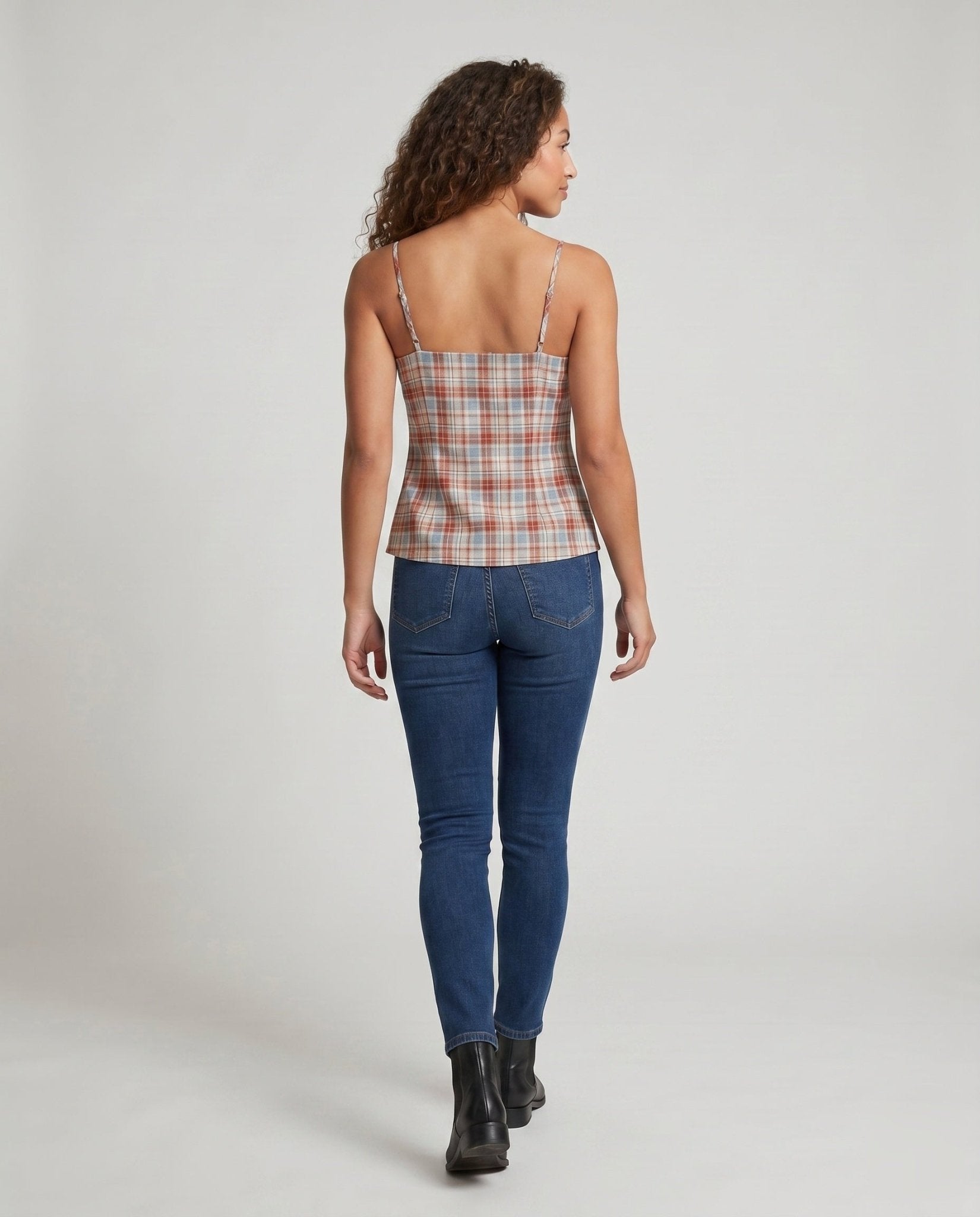Women's checkered top with narrow spaghetti straps and tailored cut - Chichicherry